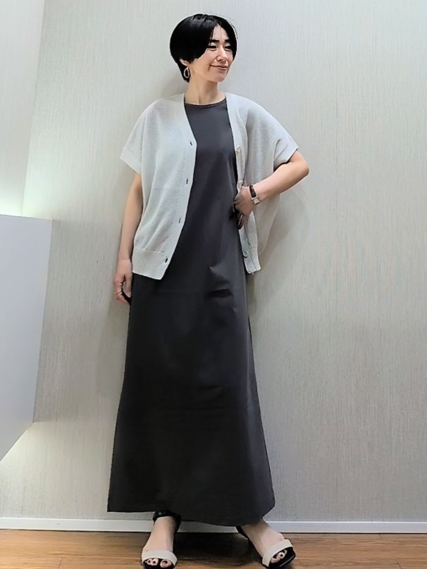 ミズタさんの「UNTITLED｜【洗える/清涼感】ドライタッチスリーブレスカーディガン」を使ったコーディネート