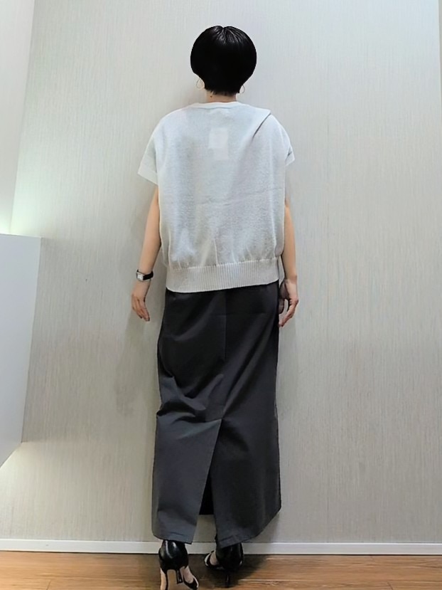 ミズタさんの「UNTITLED｜【洗える/清涼感】ドライタッチスリーブレスカーディガン」を使ったコーディネート