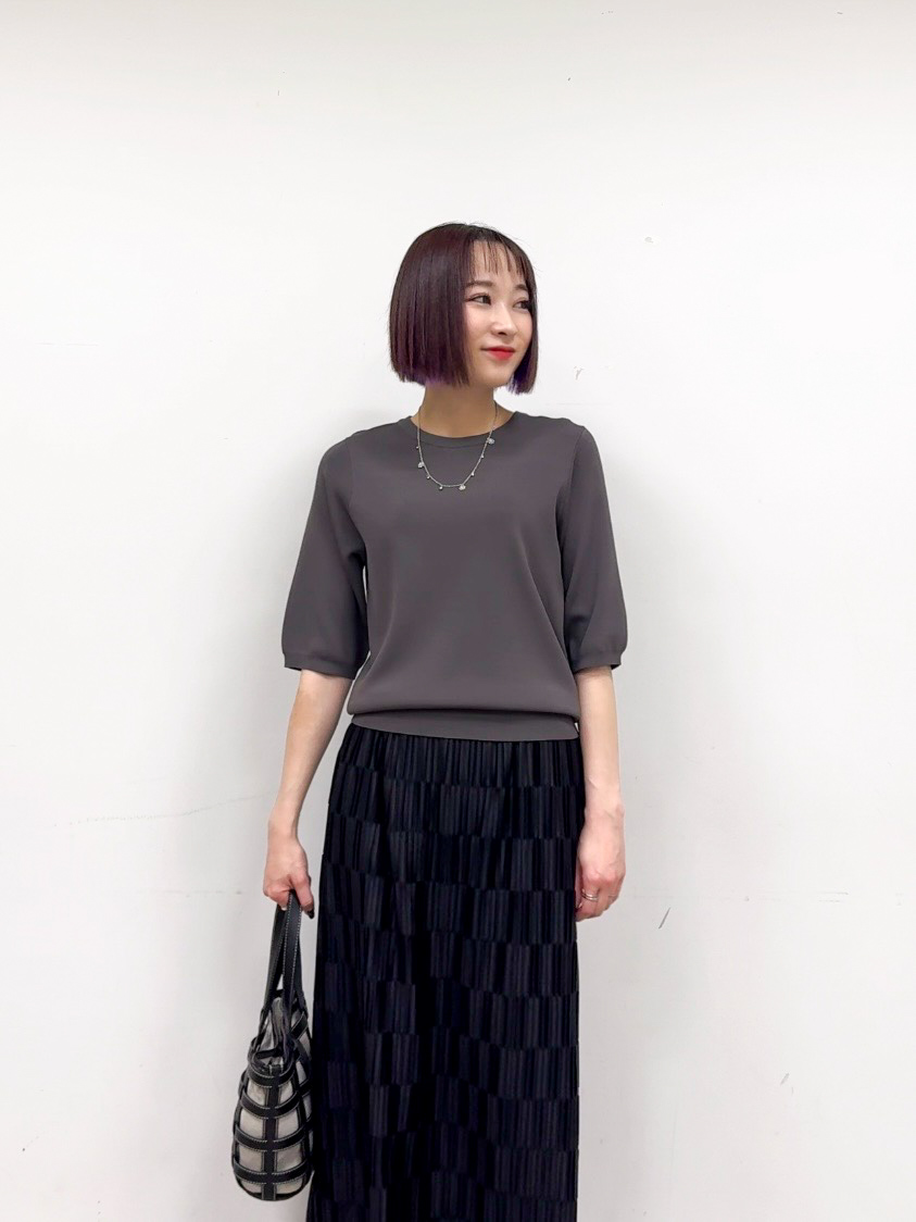 𝐜𝐡𝐢𝐤𝐚さんの「SHOO･LA･RUE｜【毎日洗える/S-LL/UV】上半身すっきり 二の腕見せない5分袖ニット」を使ったコーディネート