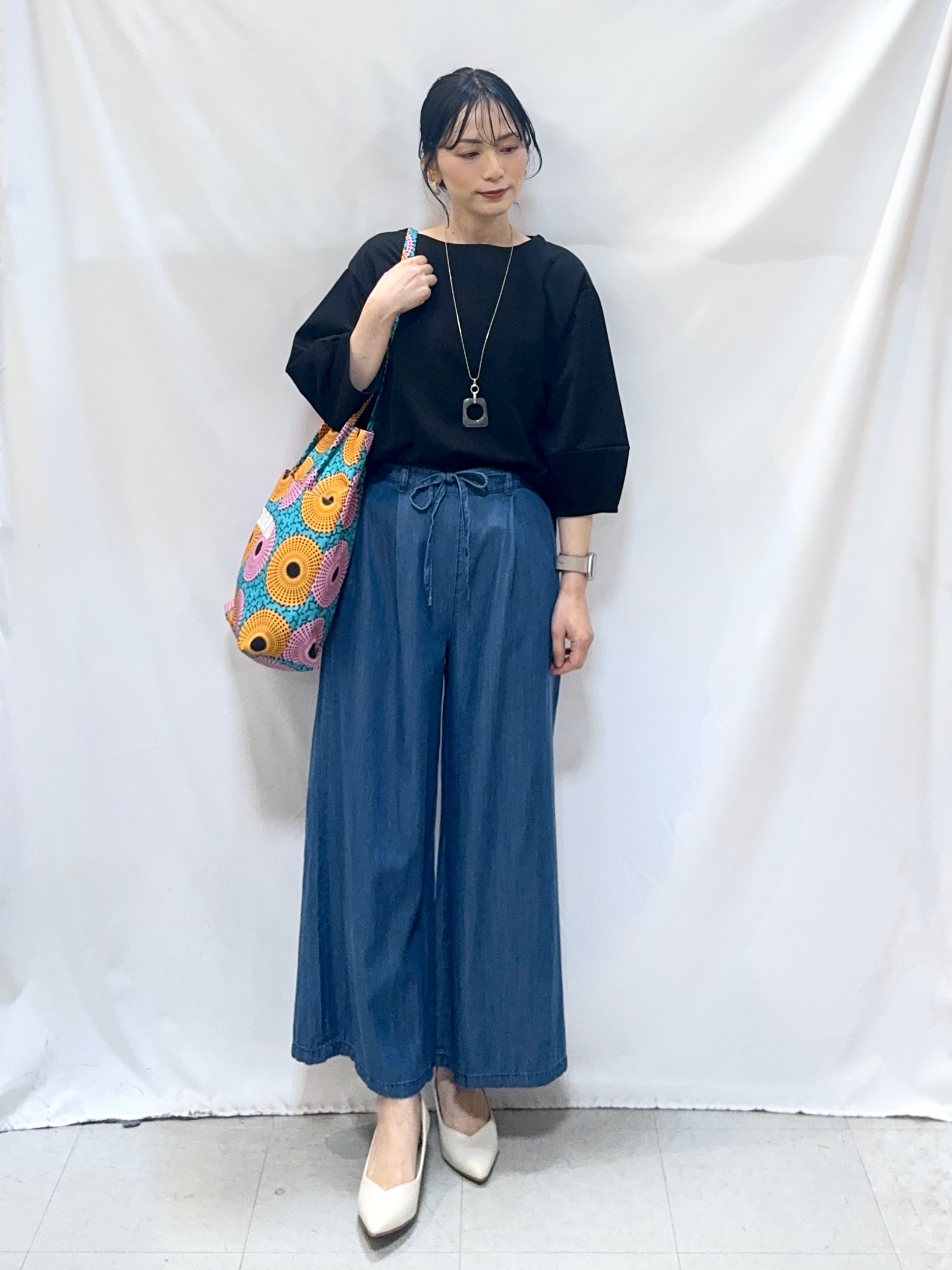 𝐇𝐢𝐫𝐨𝐦𝐢さんの「SHOO･LA･RUE｜【着丈選べる】ウエストリボン デニムイージーワイドパンツ」を使ったコーディネート