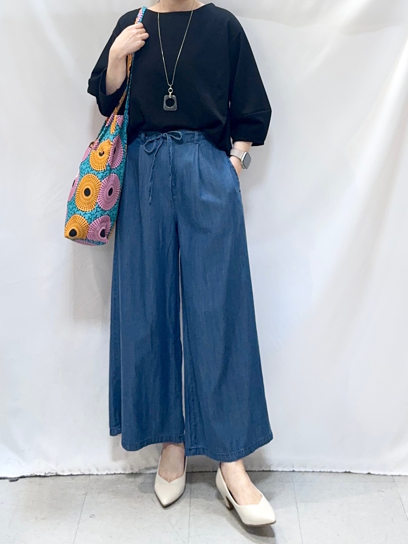 𝐇𝐢𝐫𝐨𝐦𝐢さんの「SHOO･LA･RUE｜【着丈選べる】ウエストリボン デニムイージーワイドパンツ」を使ったコーディネート