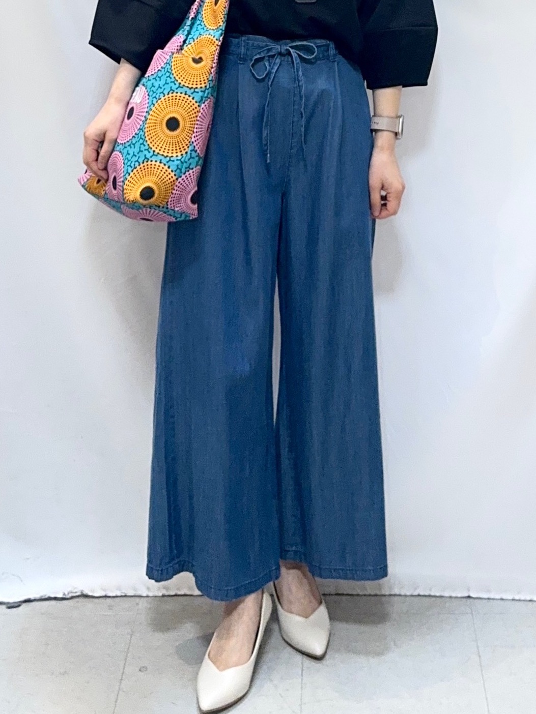 𝐇𝐢𝐫𝐨𝐦𝐢さんの「SHOO･LA･RUE｜【着丈選べる】ウエストリボン デニムイージーワイドパンツ」を使ったコーディネート