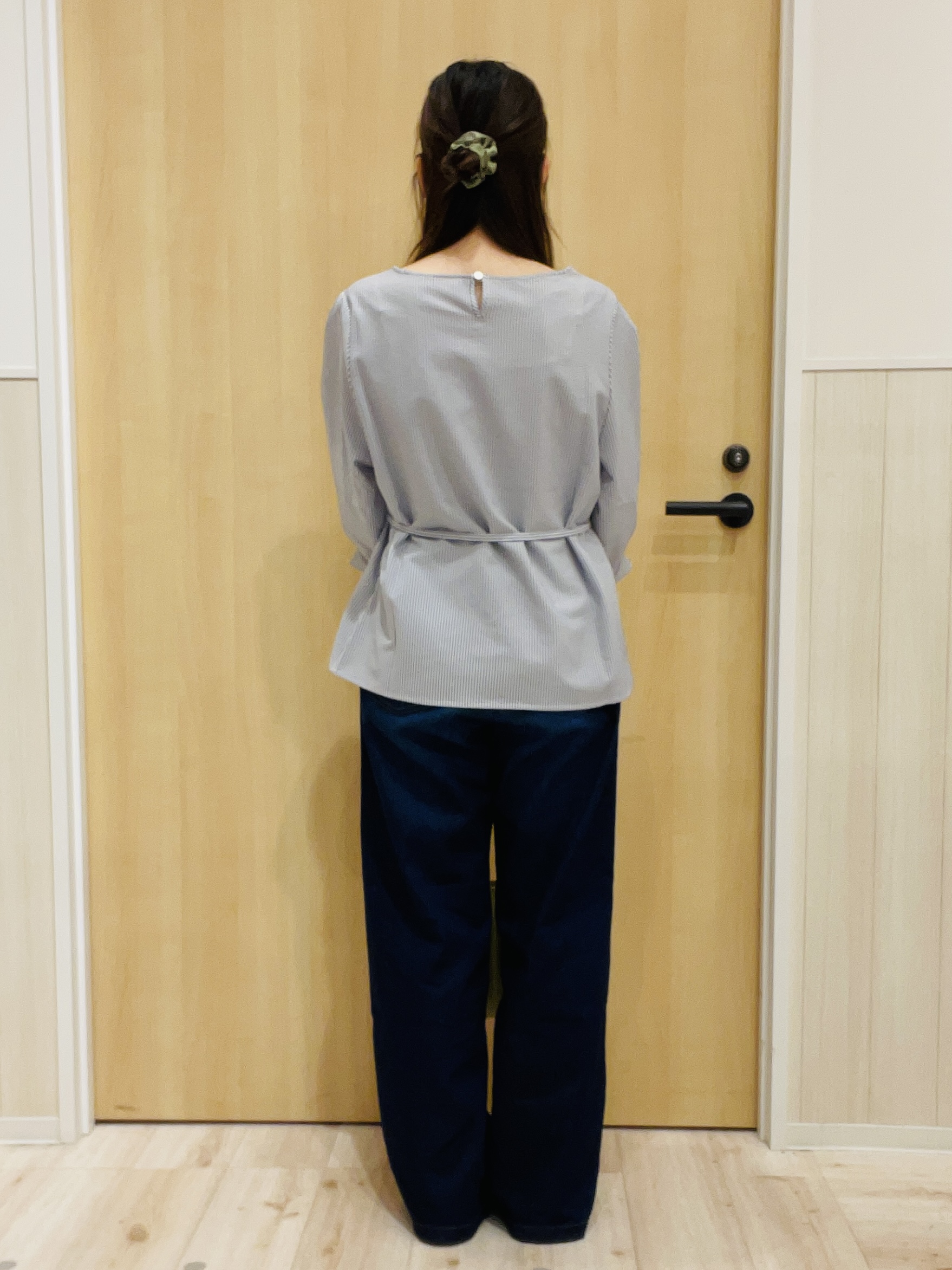 minamiさんの「SHOO･LA･RUE｜【洗濯機可】軽い着ごこちライトオンスデニムワイドパンツ」を使ったコーディネート