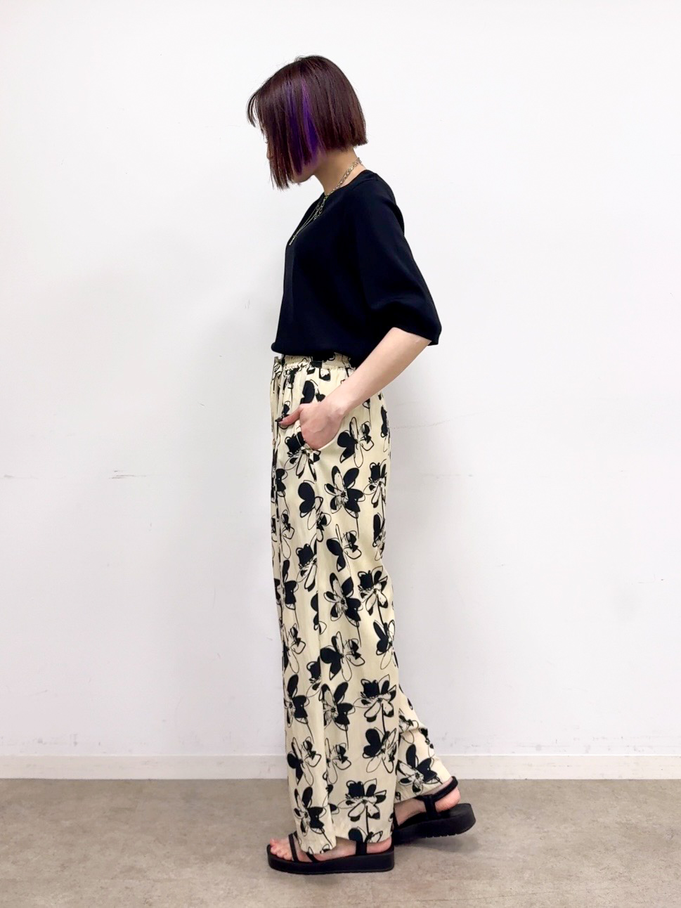 𝐜𝐡𝐢𝐤𝐚さんの「SHOO･LA･RUE｜【毎日洗える/S-LL/UV】上半身すっきり 二の腕見せない5分袖ニット」を使ったコーディネート