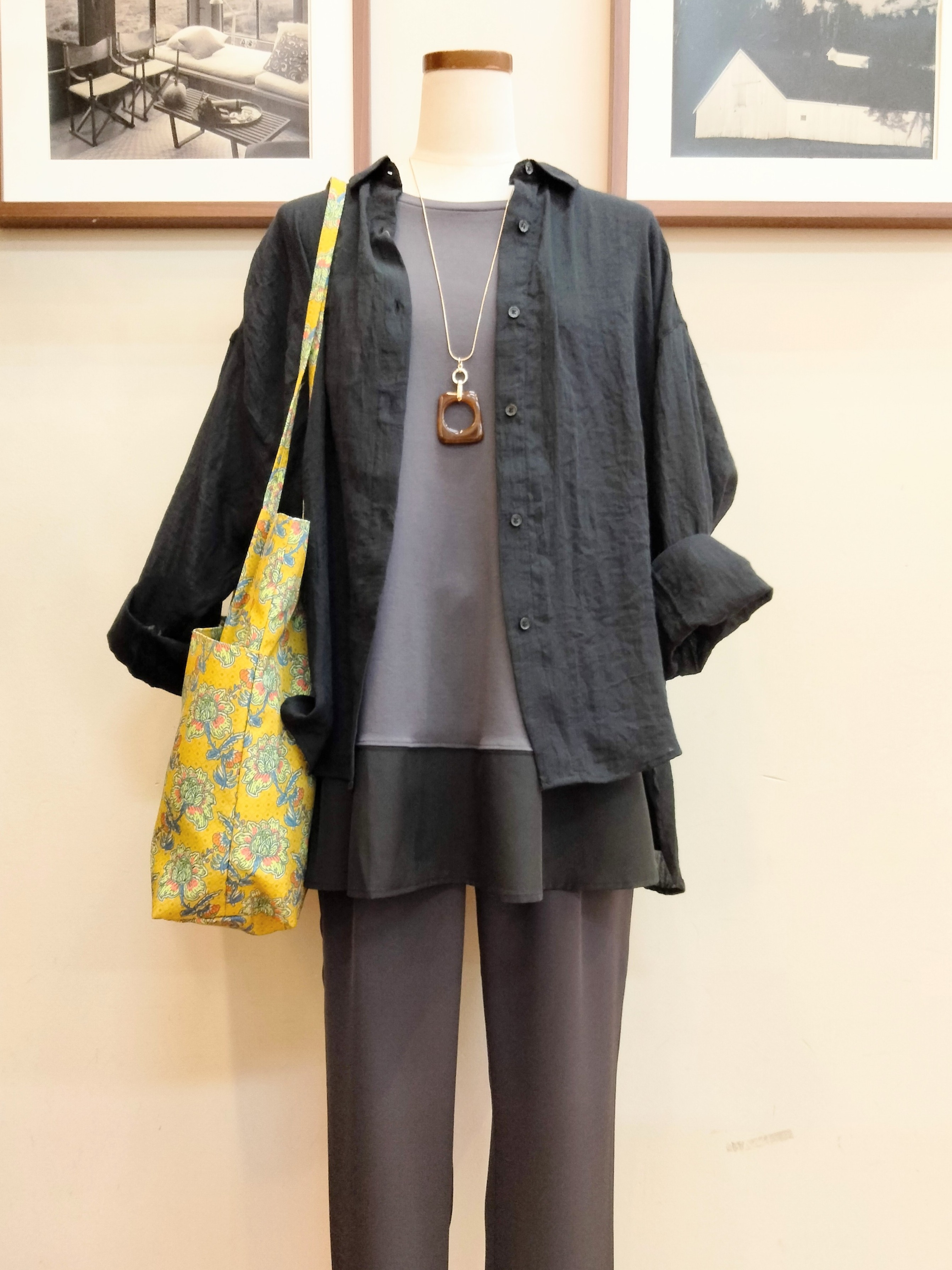 うっちーさんの「SHOO･LA･RUE｜【UV/抗菌防臭/洗濯機可】体型カバーも叶う 裾切り替えAライントップス」を使ったコーディネート