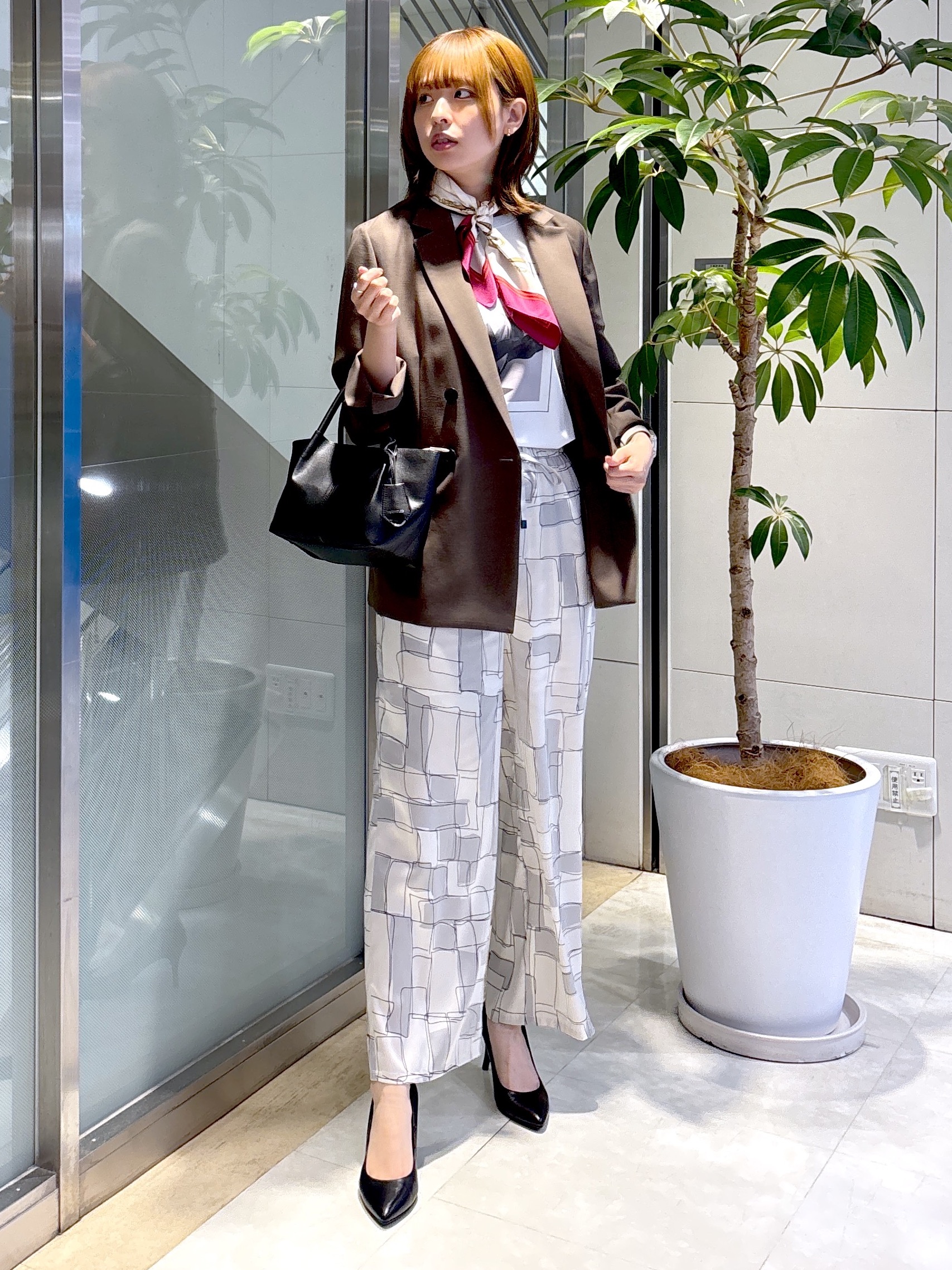 yukaさんの「UNTITLED｜【新色追加/セットアップ可】エアリー ダブルブレストジャケット」を使ったコーディネート
