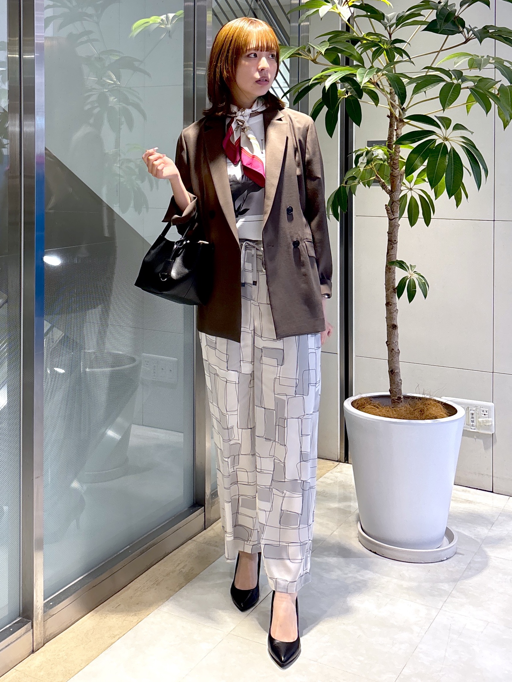 yukaさんの「UNTITLED｜【新色追加/セットアップ可】エアリー ダブルブレストジャケット」を使ったコーディネート