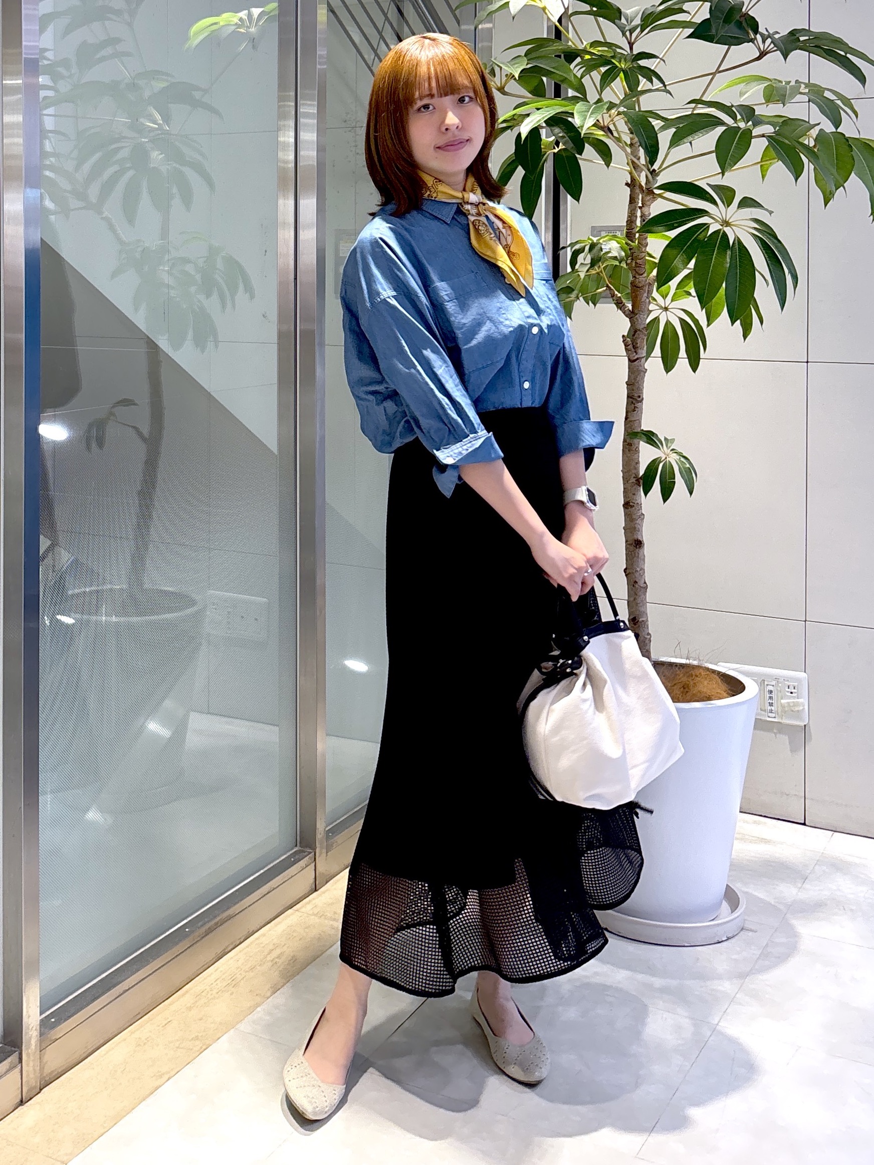 yukaさんの「UNTITLED｜◆【コットン100%/洗える】エアリーデニムシャツ」を使ったコーディネート