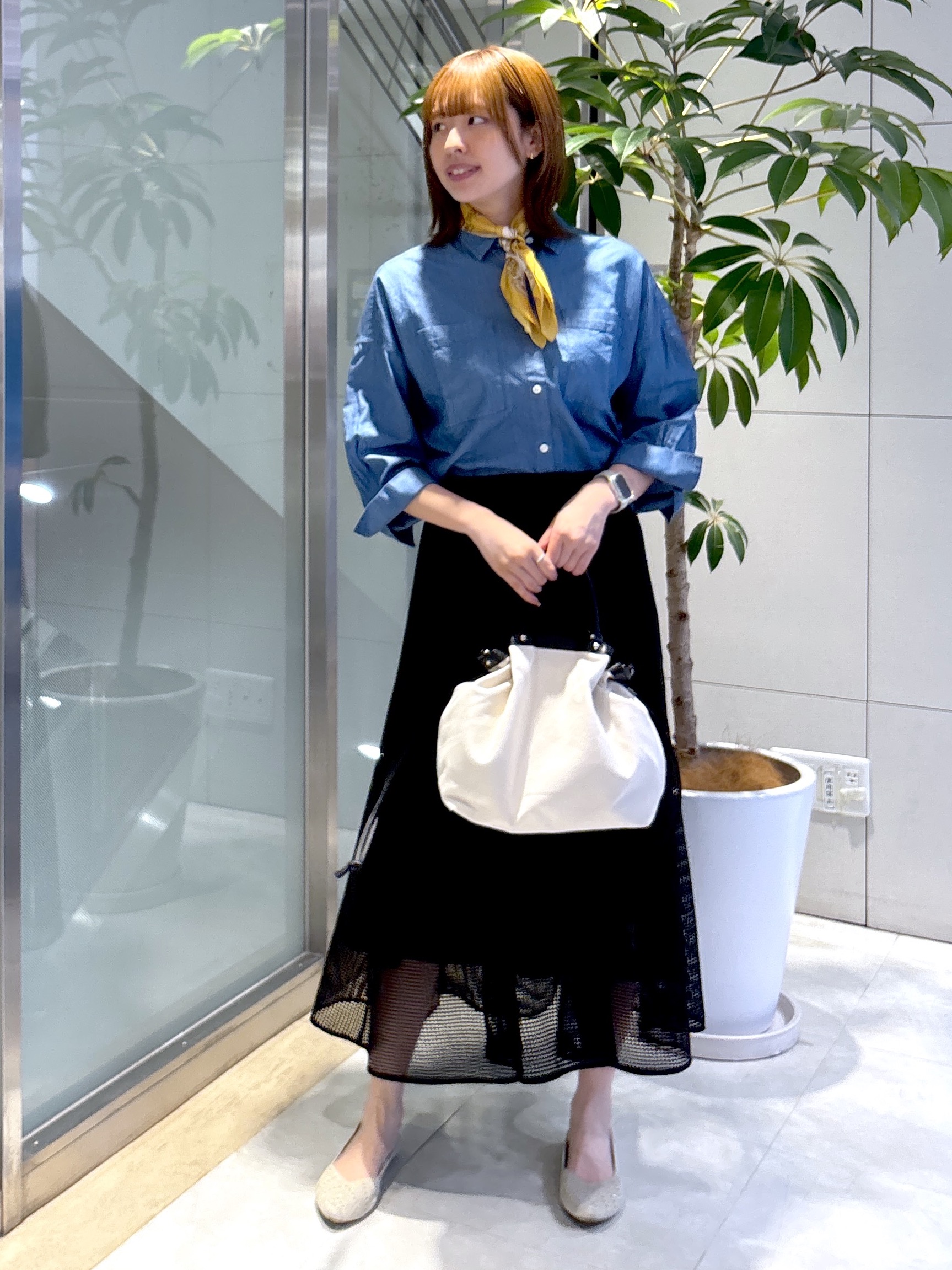 yukaさんの「UNTITLED｜◆【コットン100%/洗える】エアリーデニムシャツ」を使ったコーディネート