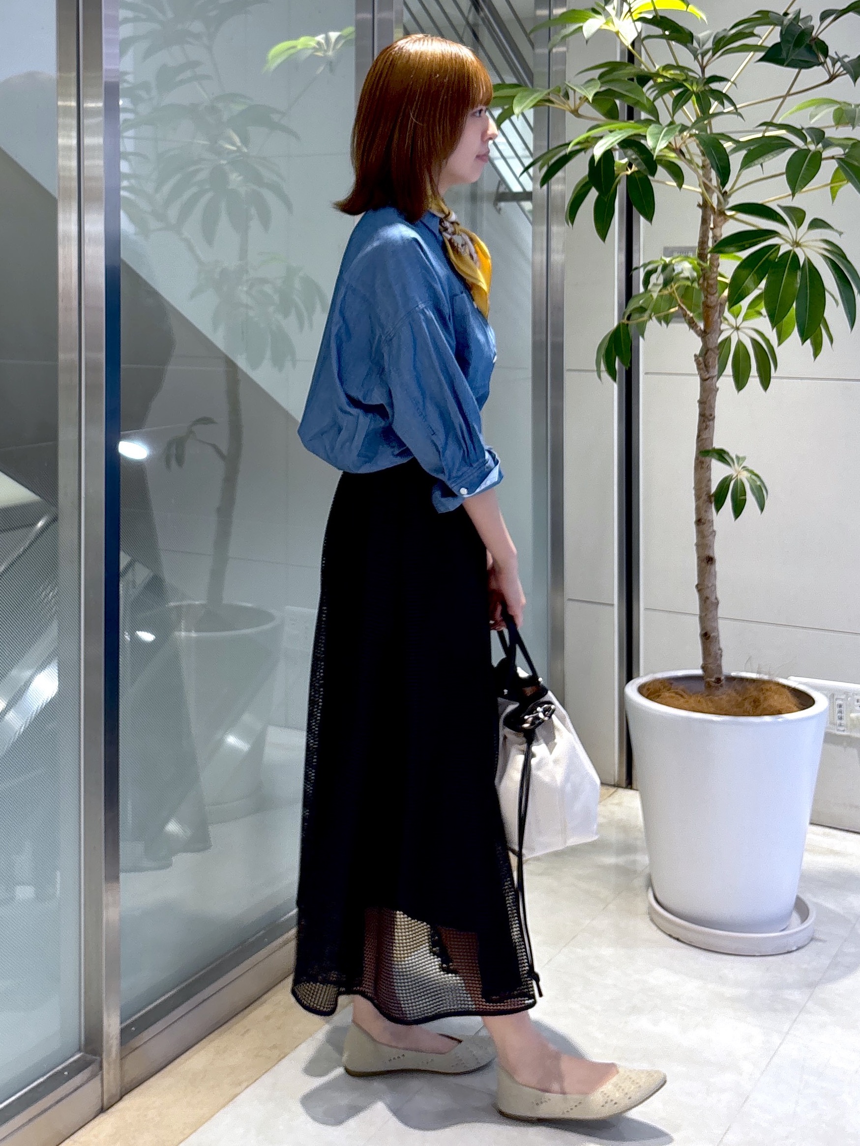 yukaさんの「UNTITLED｜◆【コットン100%/洗える】エアリーデニムシャツ」を使ったコーディネート