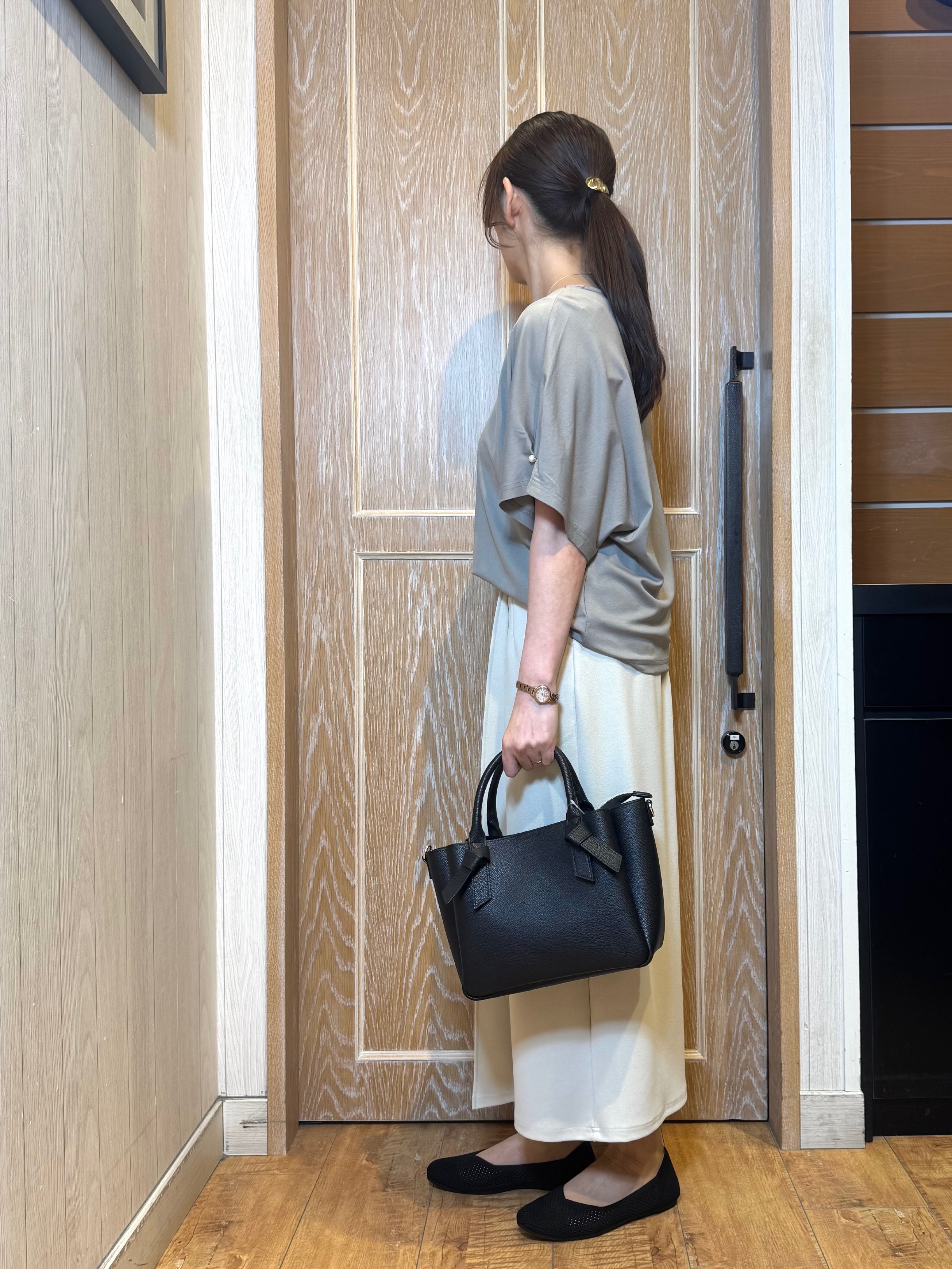 KAORIさんの「SHOO･LA･RUE｜【洗濯機可/S-LL】フェイクパールがアクセント お袖タックドルマンブラウス」を使ったコーディネート