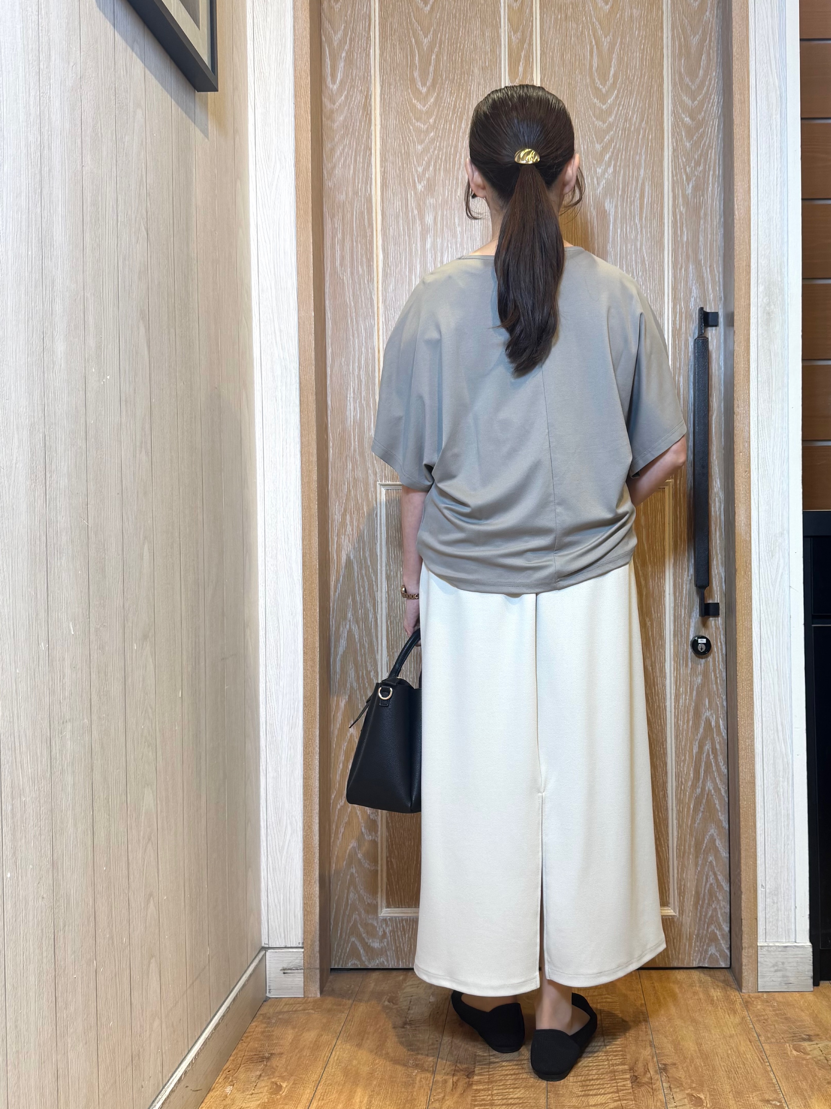 KAORIさんの「SHOO･LA･RUE｜【洗濯機可/S-LL】フェイクパールがアクセント お袖タックドルマンブラウス」を使ったコーディネート