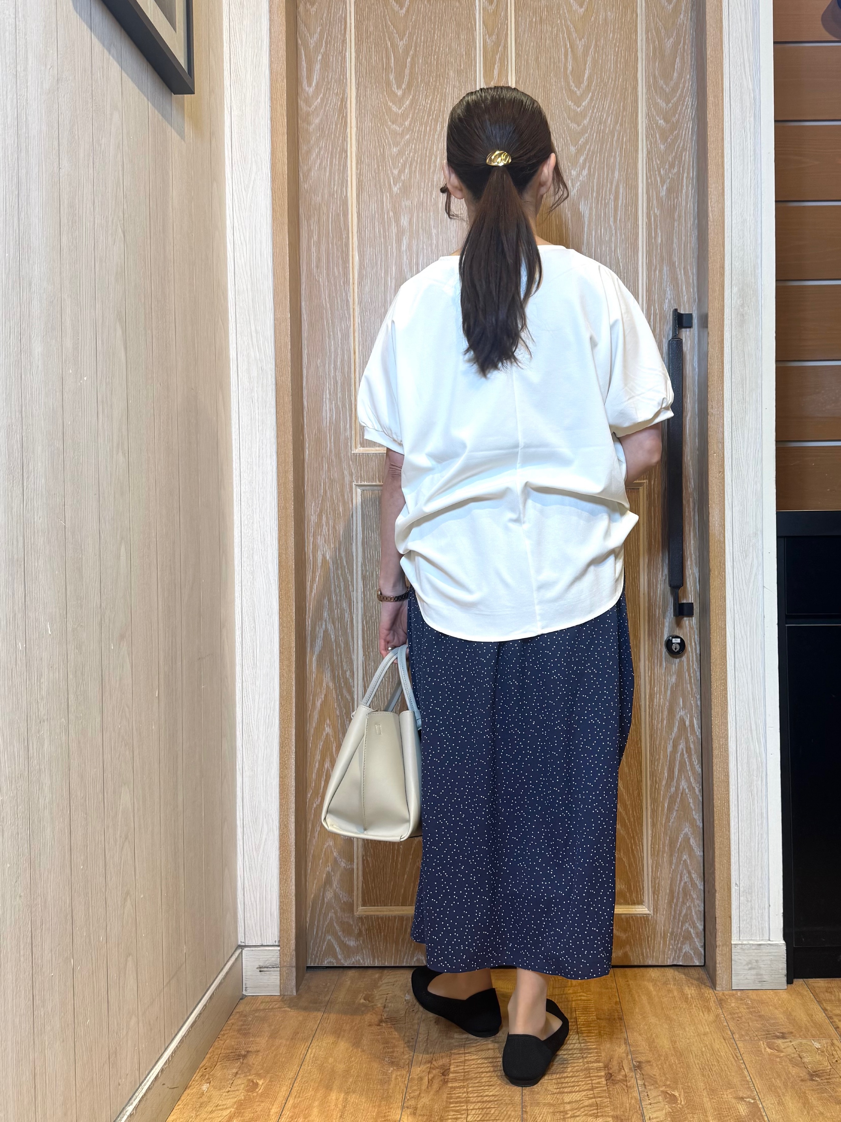 KAORIさんの「SHOO･LA･RUE｜【洗濯後しわになりにくい】インせず着られる さらっとタッチのドルマンブラウス」を使ったコーディネート