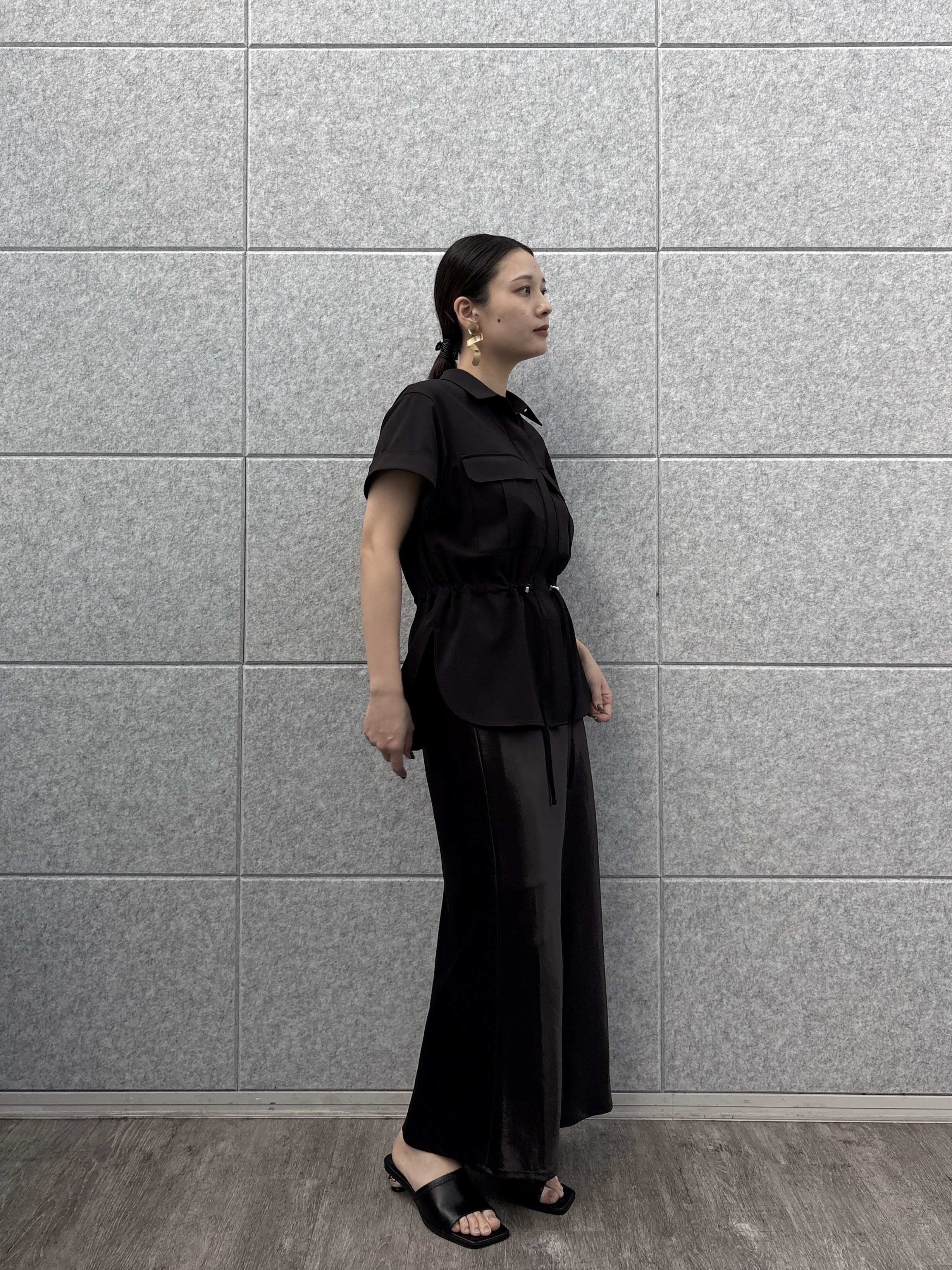 ayanoさんの「INDIVI｜Comfy SET UP｜サファリシャツ【セットアップ対応／通勤／カセット服／接触冷感／UVカット】」を使ったコーディネート