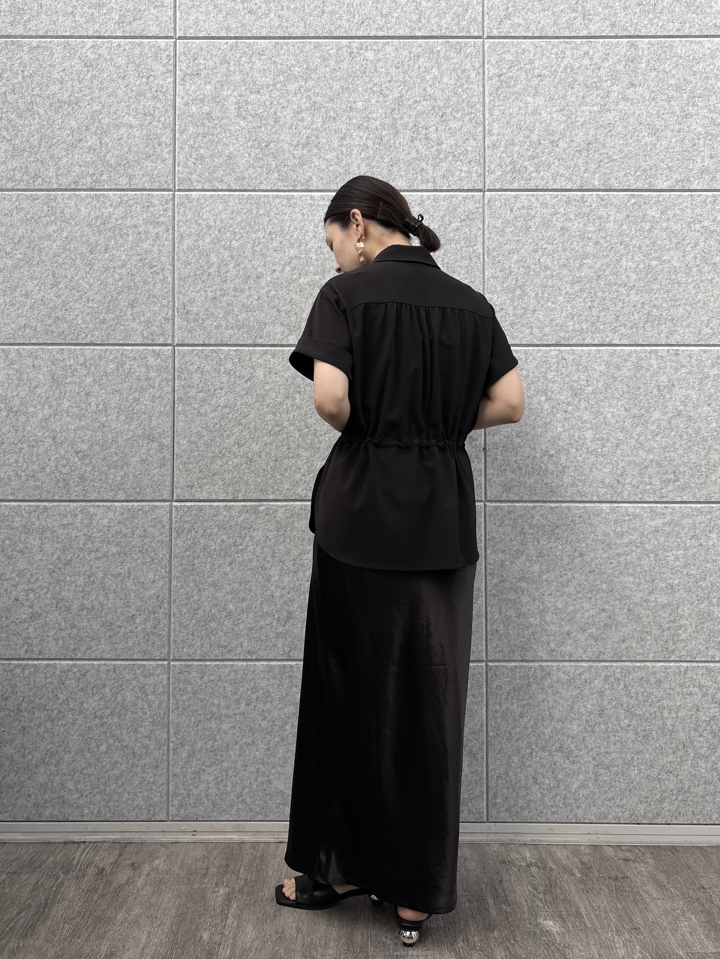 ayanoさんの「INDIVI｜Comfy SET UP｜サファリシャツ【セットアップ対応／通勤／カセット服／接触冷感／UVカット】」を使ったコーディネート