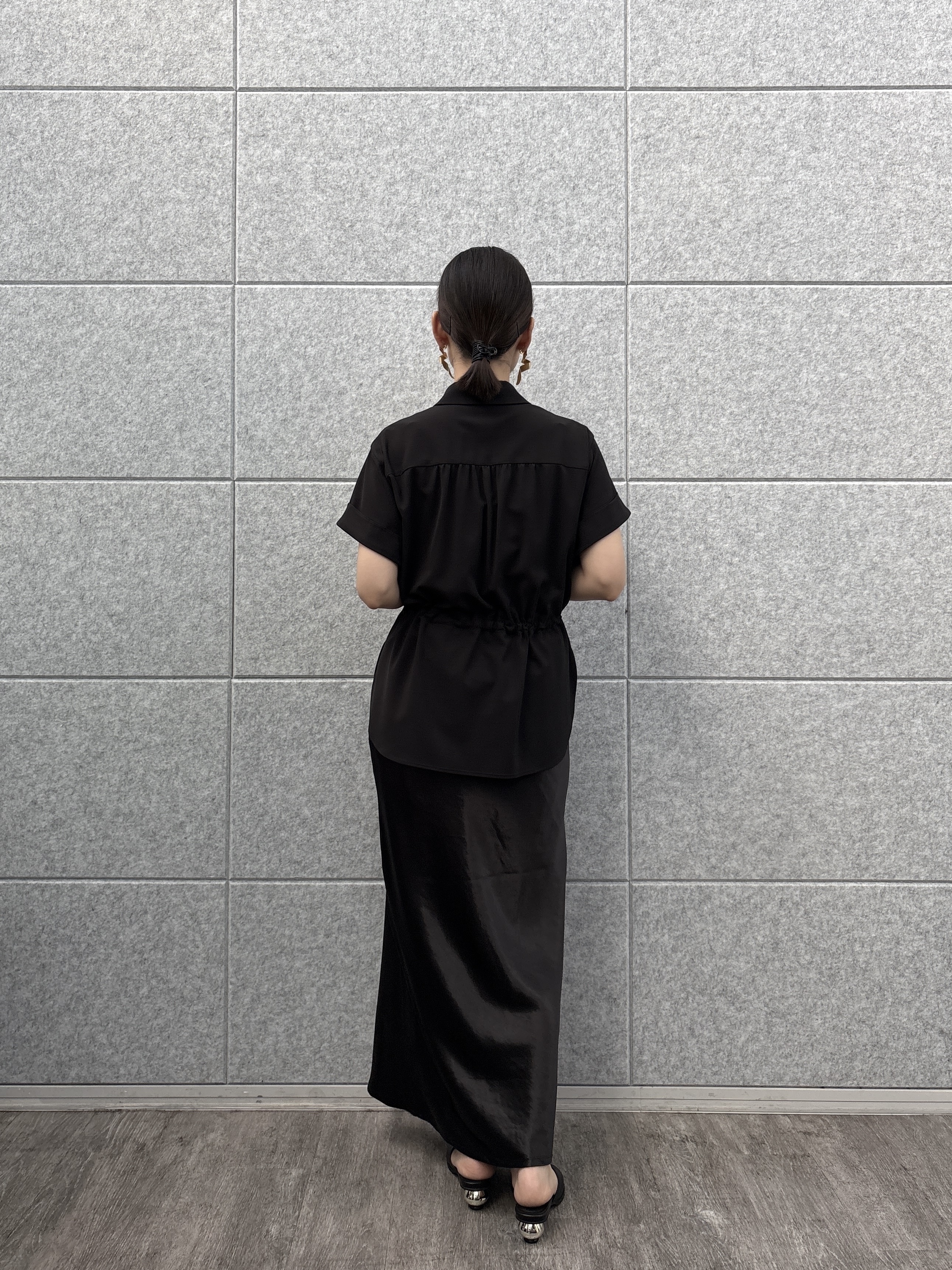ayanoさんの「INDIVI｜Comfy SET UP｜サファリシャツ【セットアップ対応／通勤／カセット服／接触冷感／UVカット】」を使ったコーディネート
