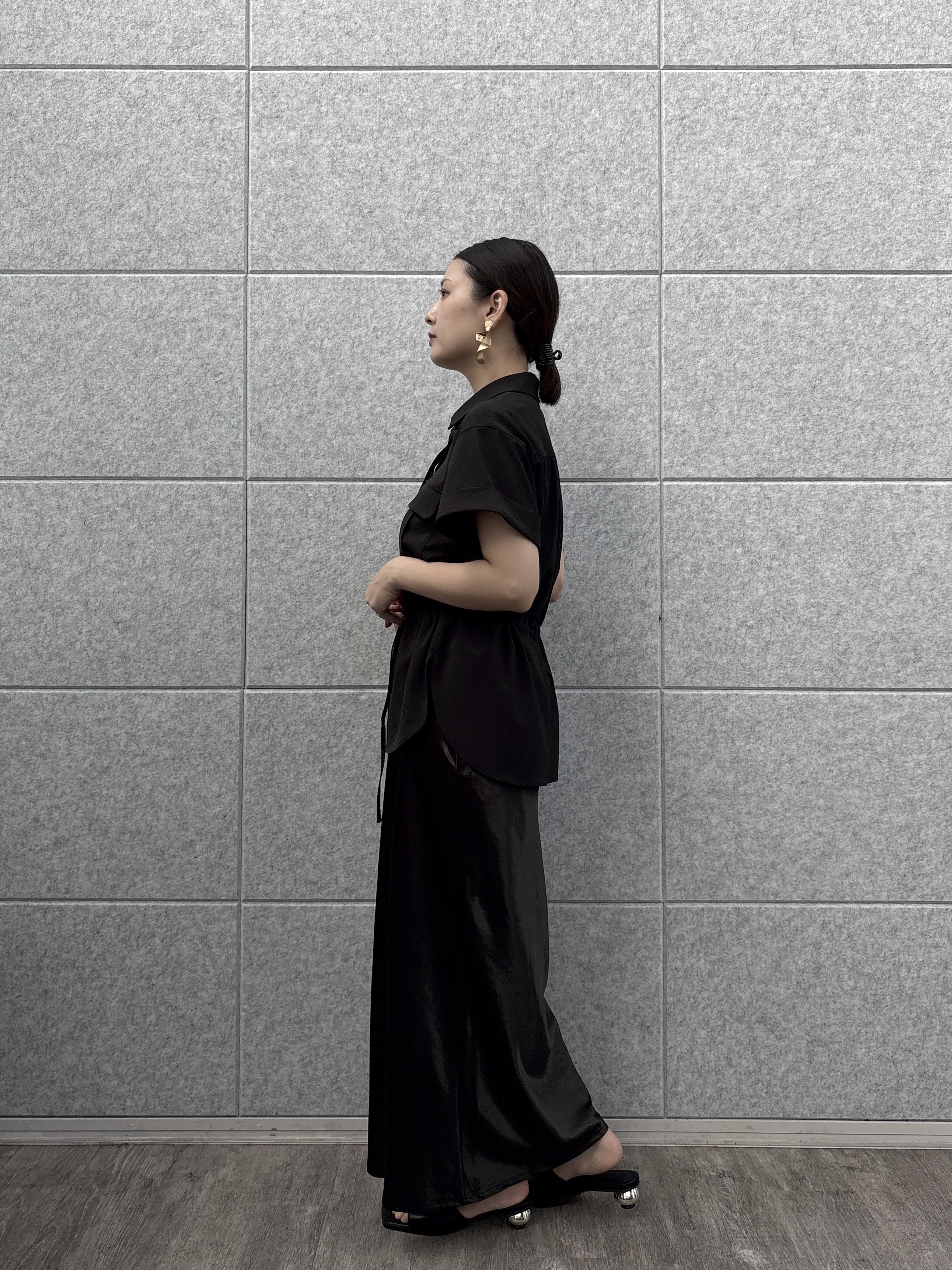 ayanoさんの「INDIVI｜Comfy SET UP｜サファリシャツ【セットアップ対応／通勤／カセット服／接触冷感／UVカット】」を使ったコーディネート