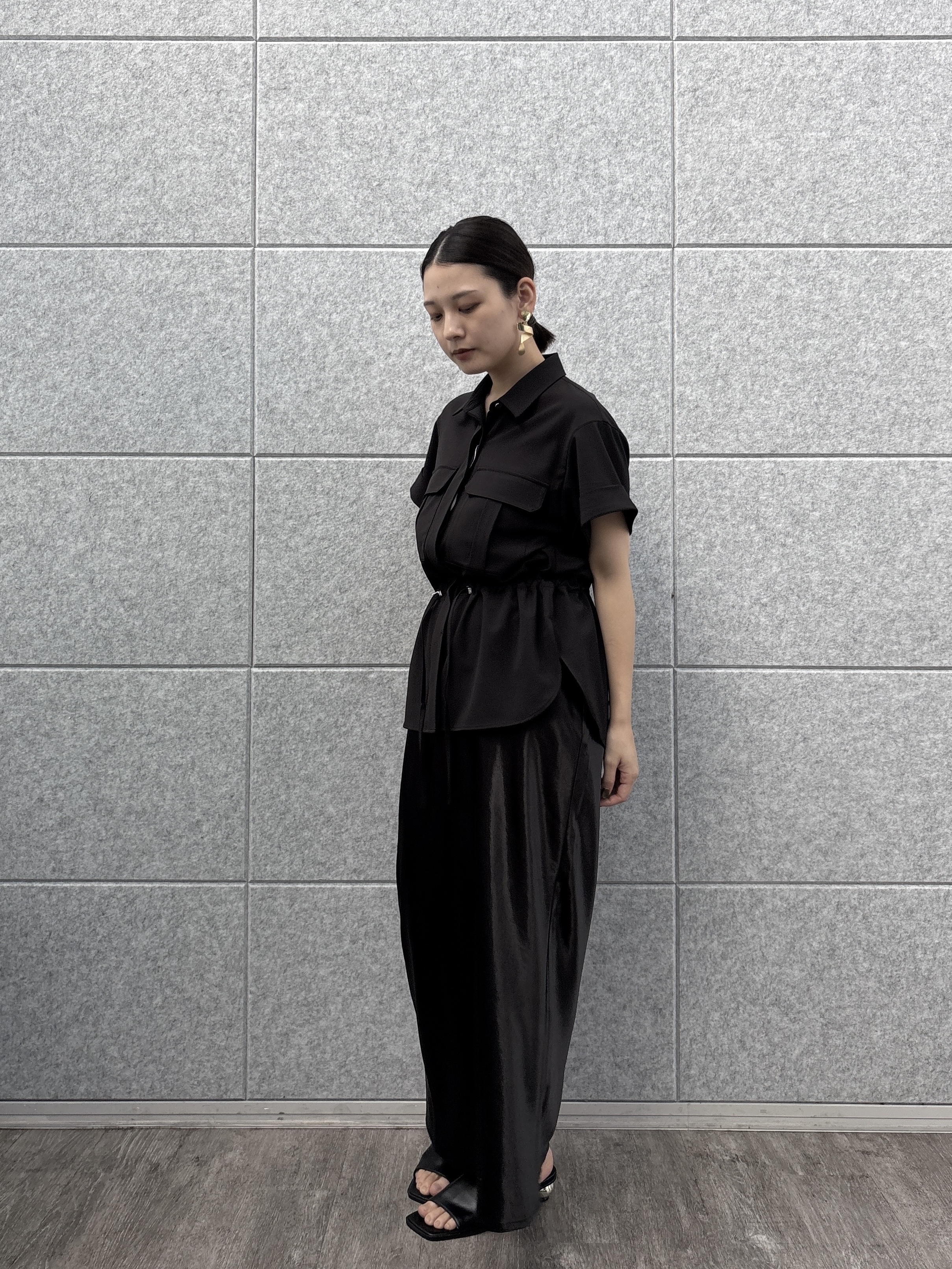 ayanoさんの「INDIVI｜Comfy SET UP｜サファリシャツ【セットアップ対応／通勤／カセット服／接触冷感／UVカット】」を使ったコーディネート