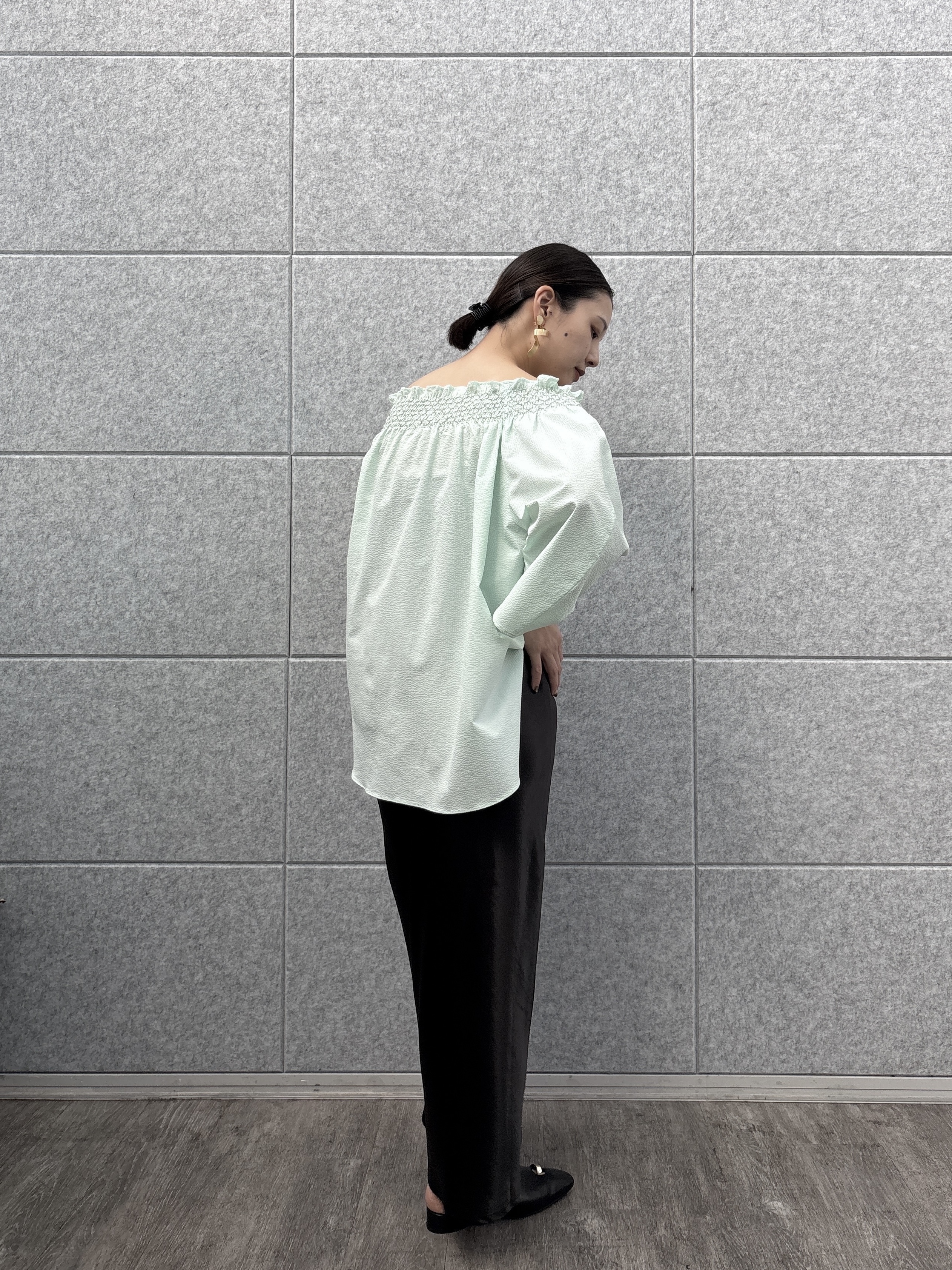 ayanoさんの「INDIVI｜サッカーオフショルブラウス【再入荷／2WAY】」を使ったコーディネート