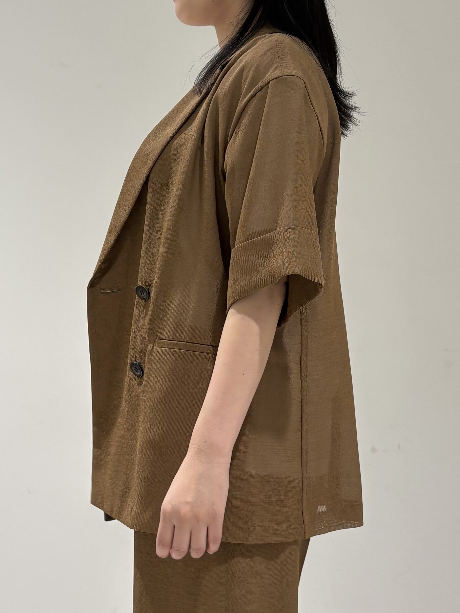momokoさんの「INDIVI｜【洗える／メッシュ素材／SETUP可能】半袖シアージャケット」を使ったコーディネート