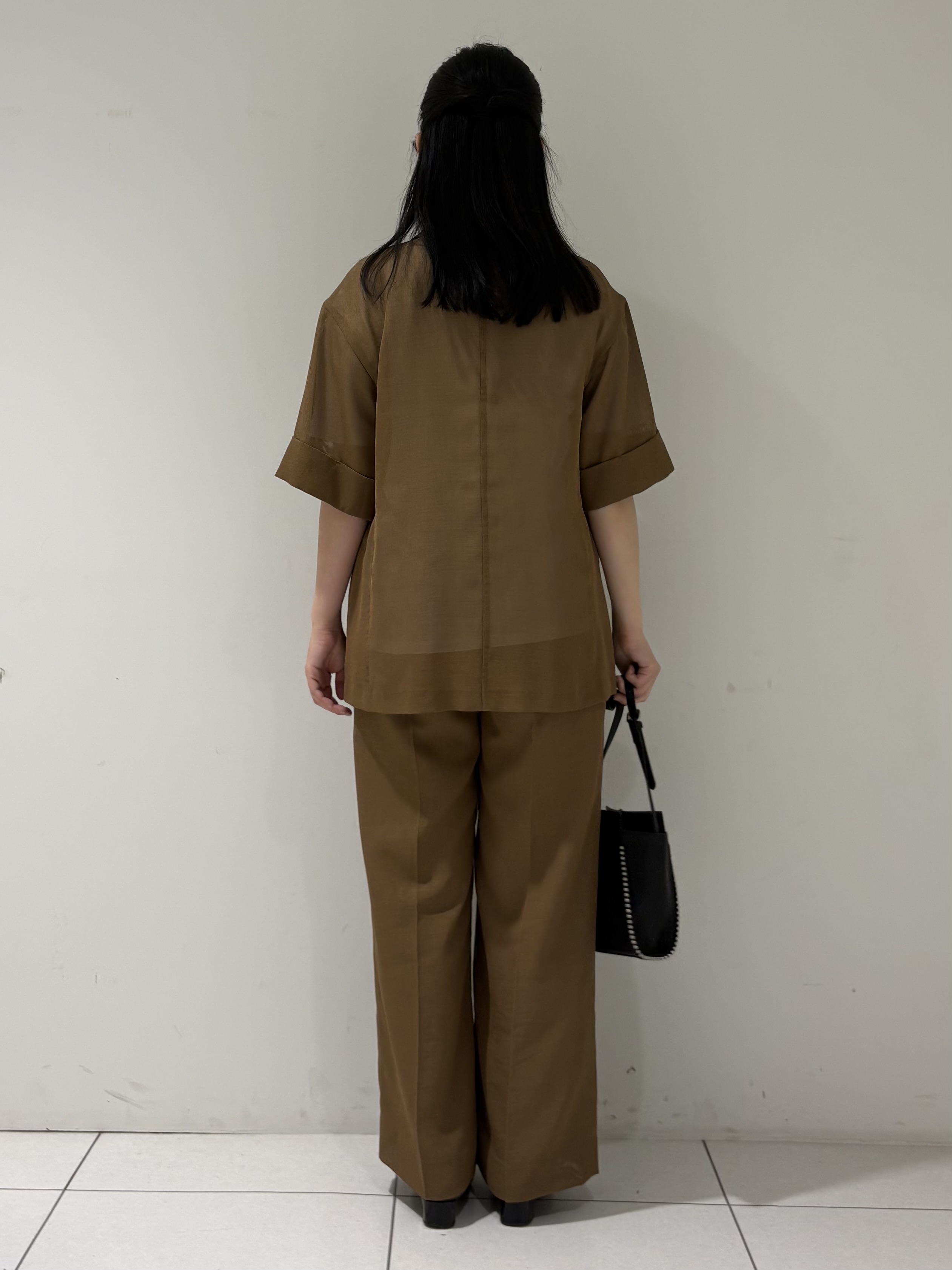 momokoさんの「INDIVI｜【洗える／メッシュ素材／SETUP可能】半袖シアージャケット」を使ったコーディネート