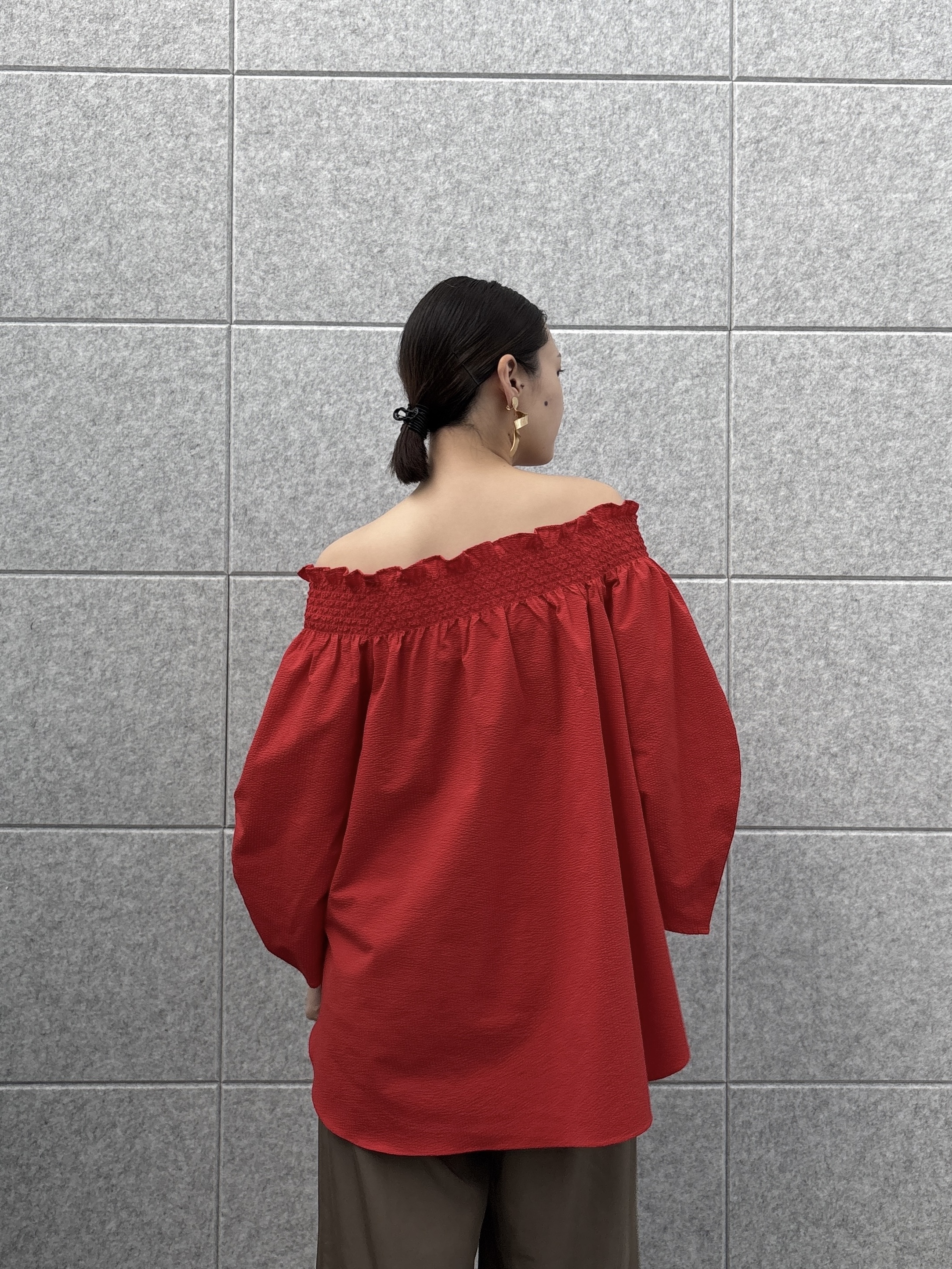 ayanoさんの「INDIVI｜サッカーオフショルブラウス【再入荷／2WAY】」を使ったコーディネート