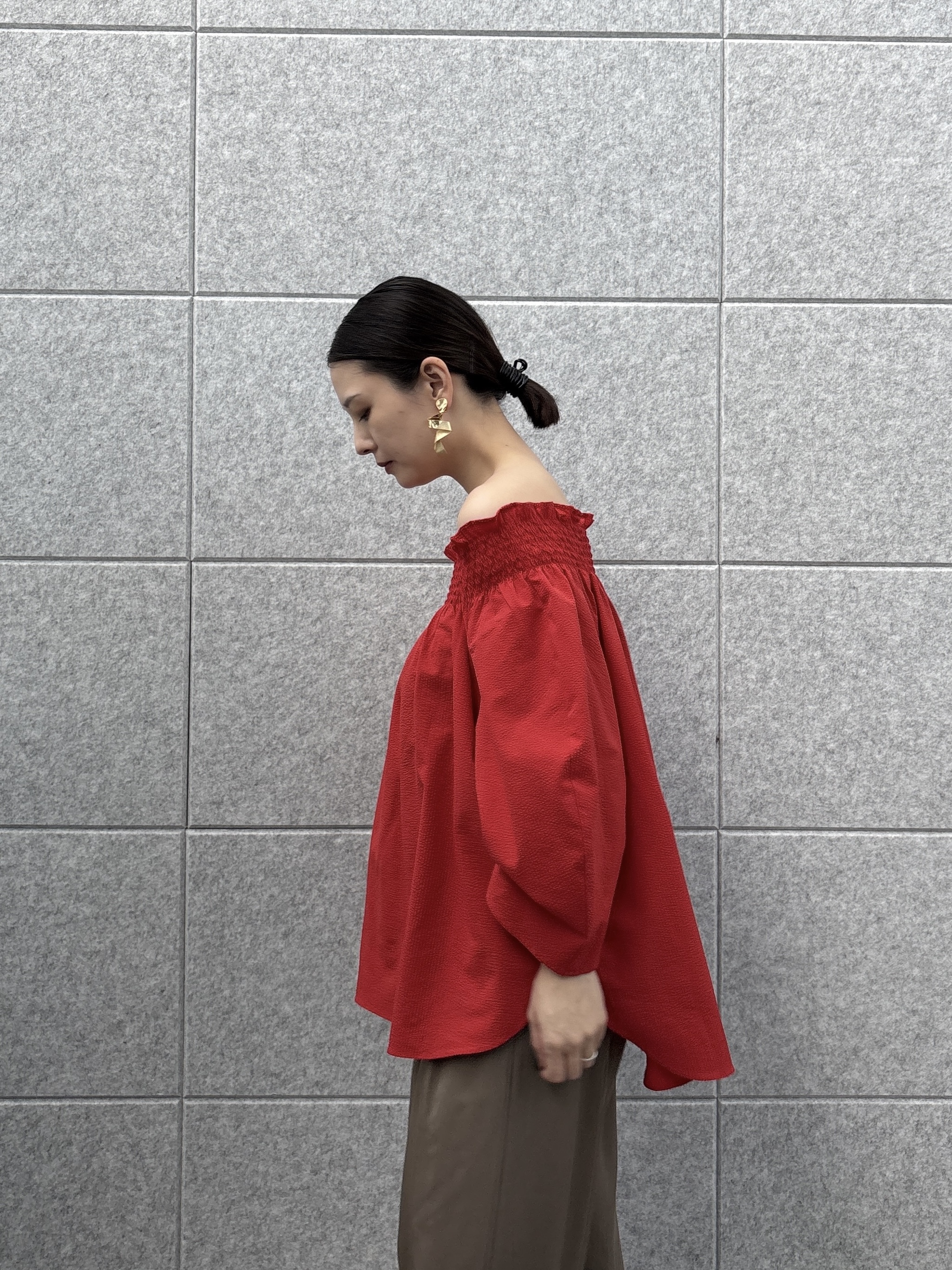 ayanoさんの「INDIVI｜サッカーオフショルブラウス【再入荷／2WAY】」を使ったコーディネート