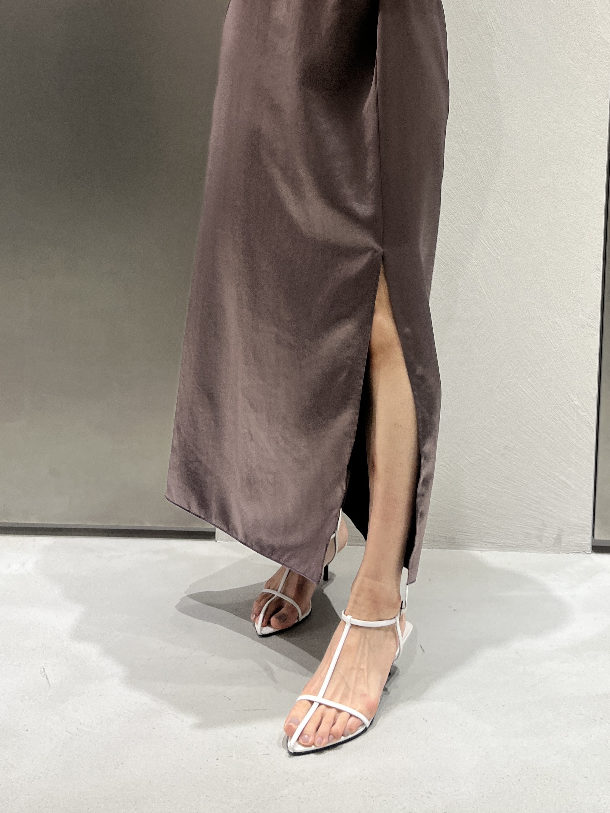 Rielさんの「CODE A｜satin neck slit dress」を使ったコーディネート