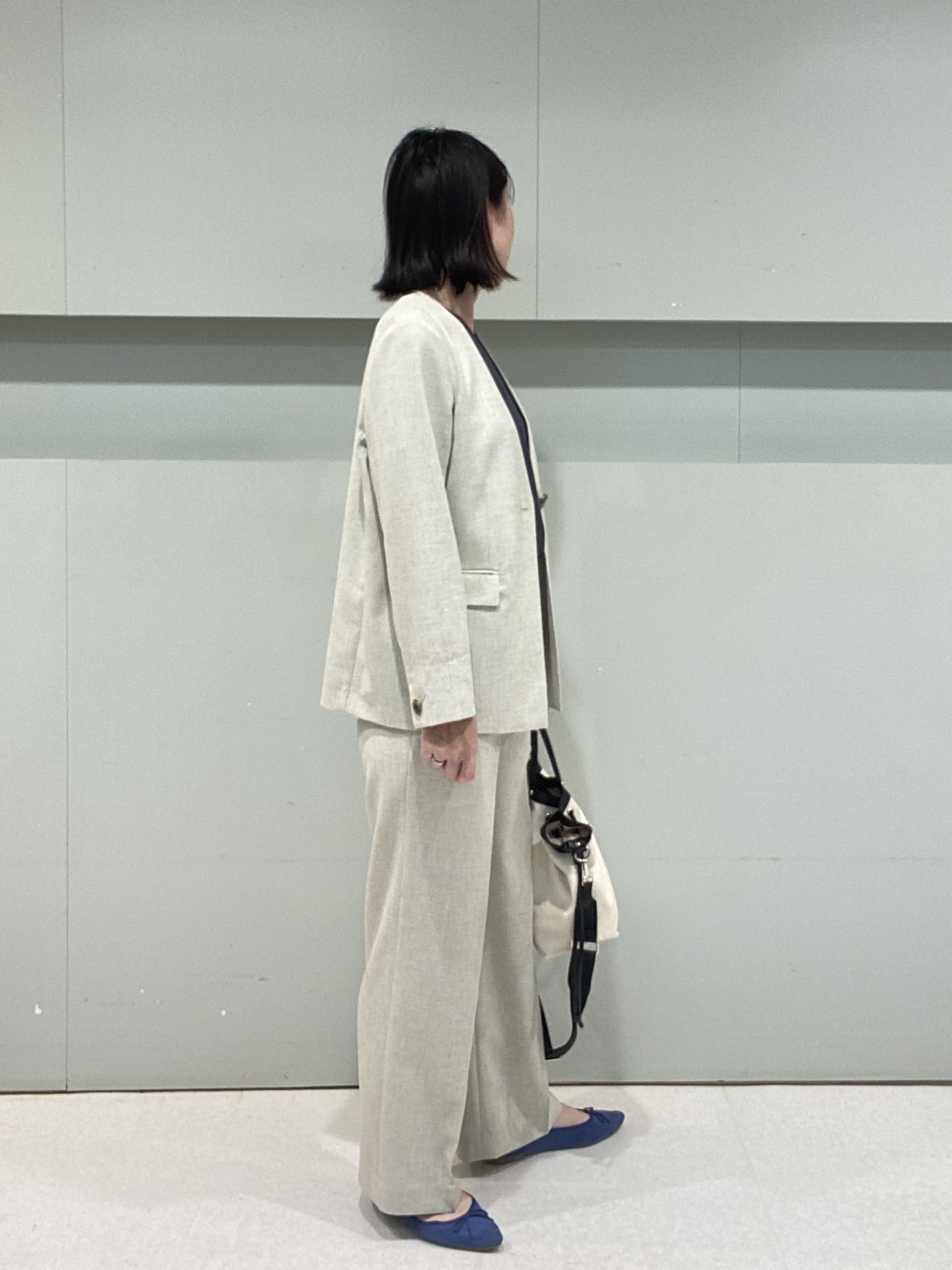 hitomiさんの「UNTITLED｜◆【さらりと快適/セットアップ可/UV/接触冷感】スラブカラーレスジャケット」を使ったコーディネート