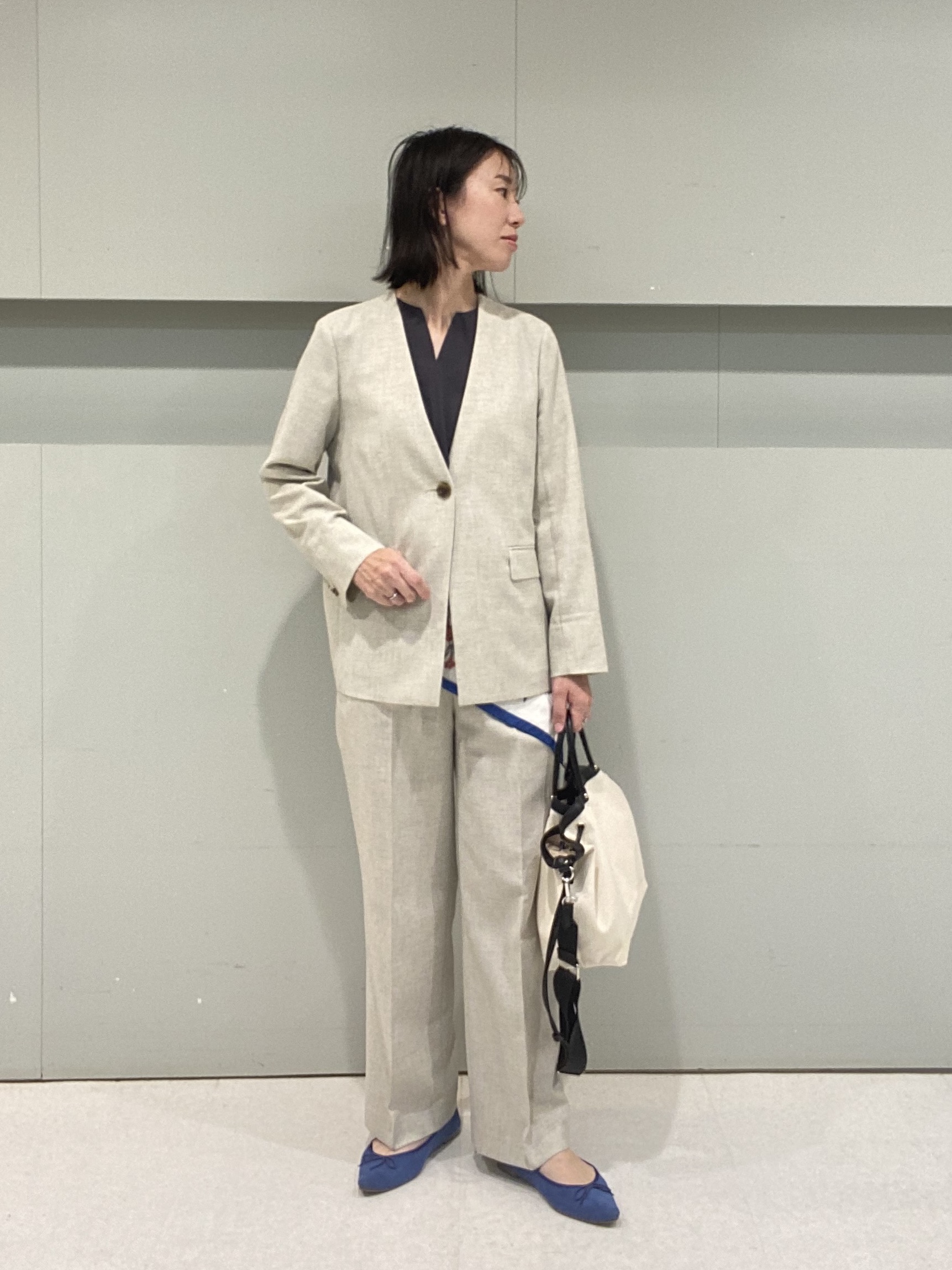 hitomiさんの「UNTITLED｜◆【さらりと快適/セットアップ可/UV/接触冷感】スラブカラーレスジャケット」を使ったコーディネート