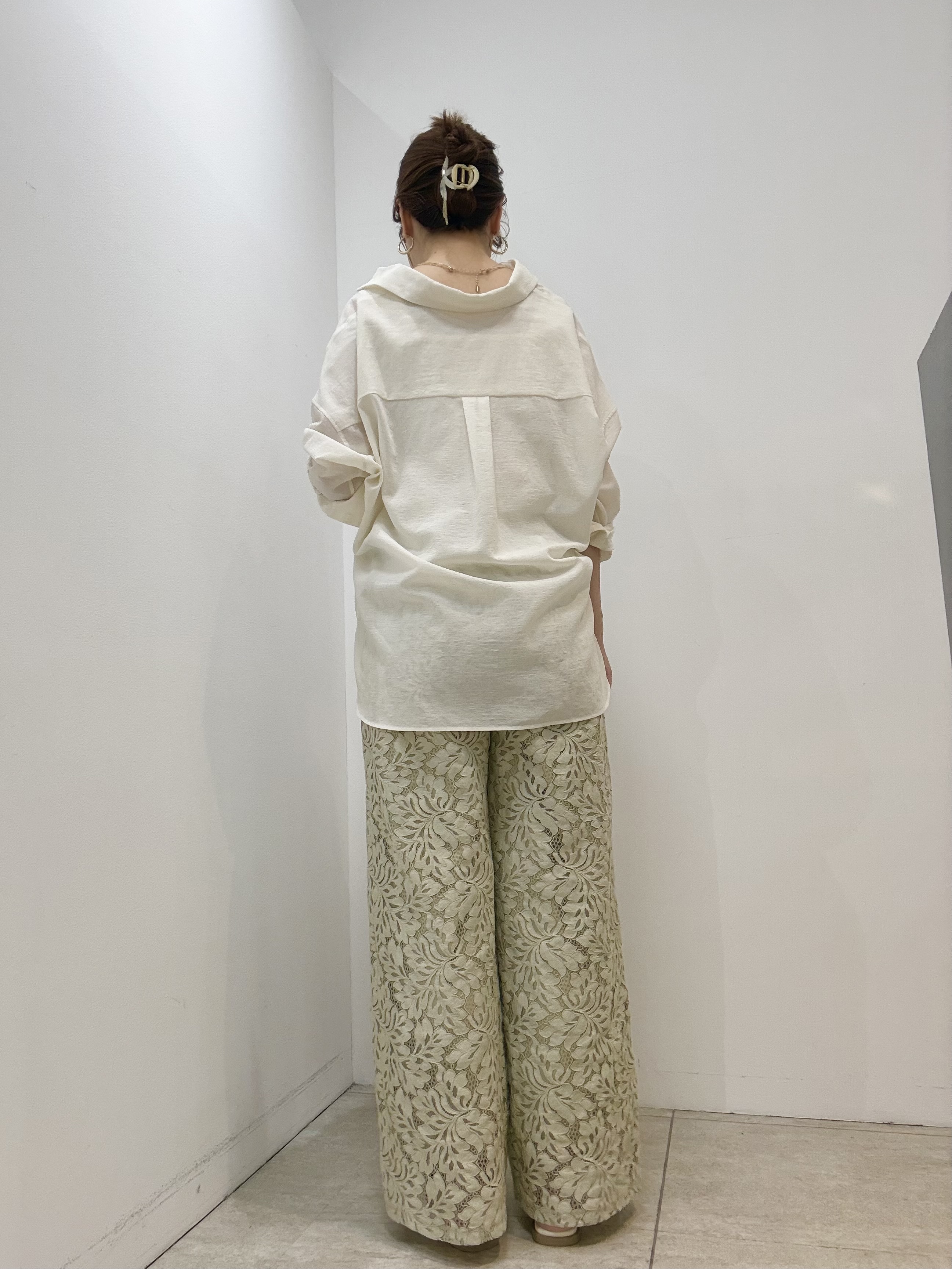 かなえさんの「UNTITLED｜◆【2WAY/マシンウォッシャブル】カシュクールデザインシャツ」を使ったコーディネート