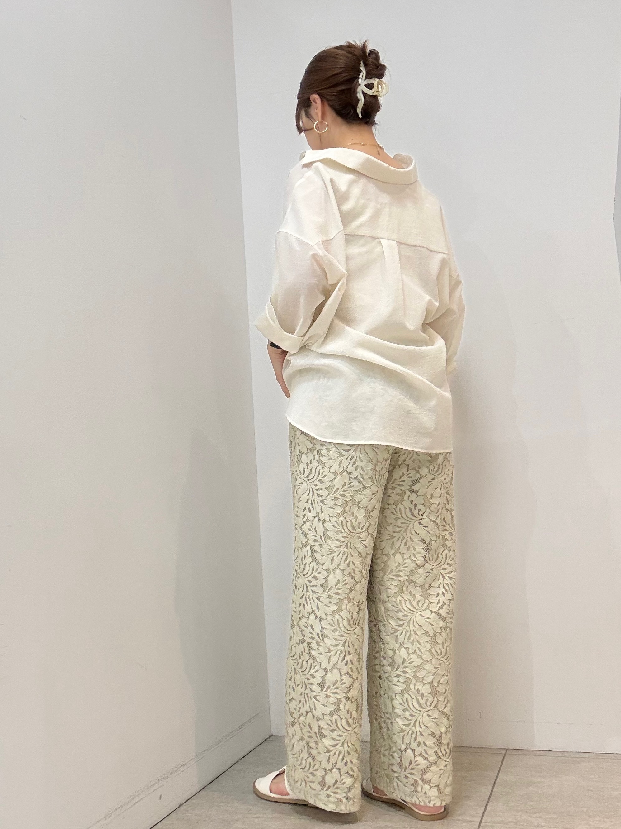 かなえさんの「UNTITLED｜◆【2WAY/マシンウォッシャブル】カシュクールデザインシャツ」を使ったコーディネート