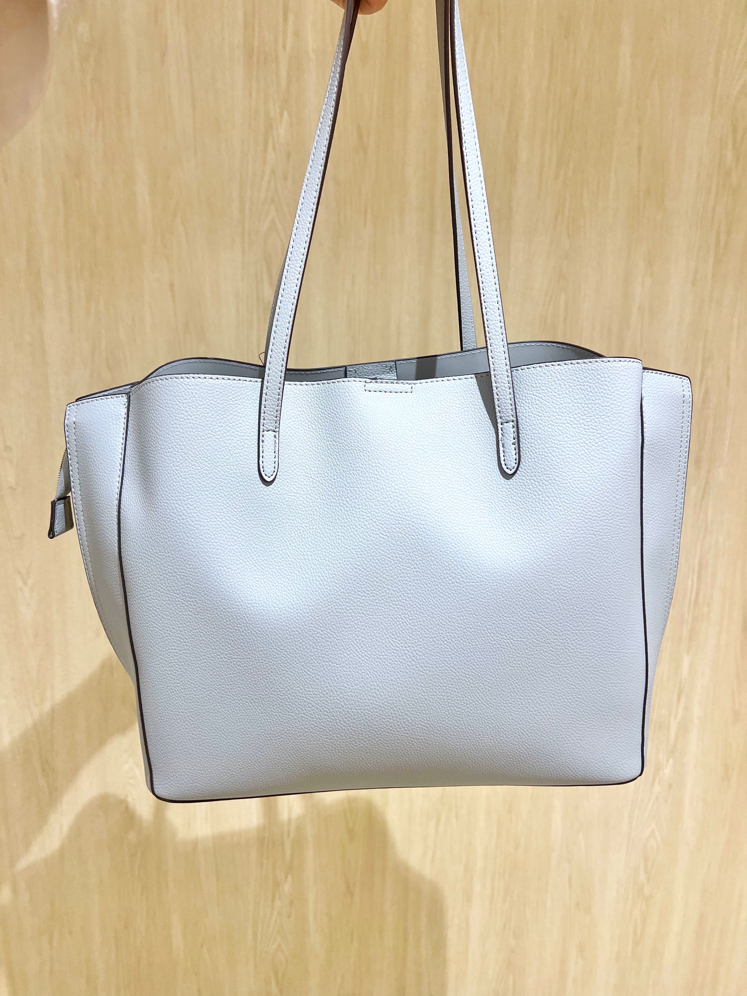 ARISAさんの「grove｜【貴島明日香さん着用/体型カバー】ON・OFF使えるスモッキングタックブラウス」を使ったコーディネート