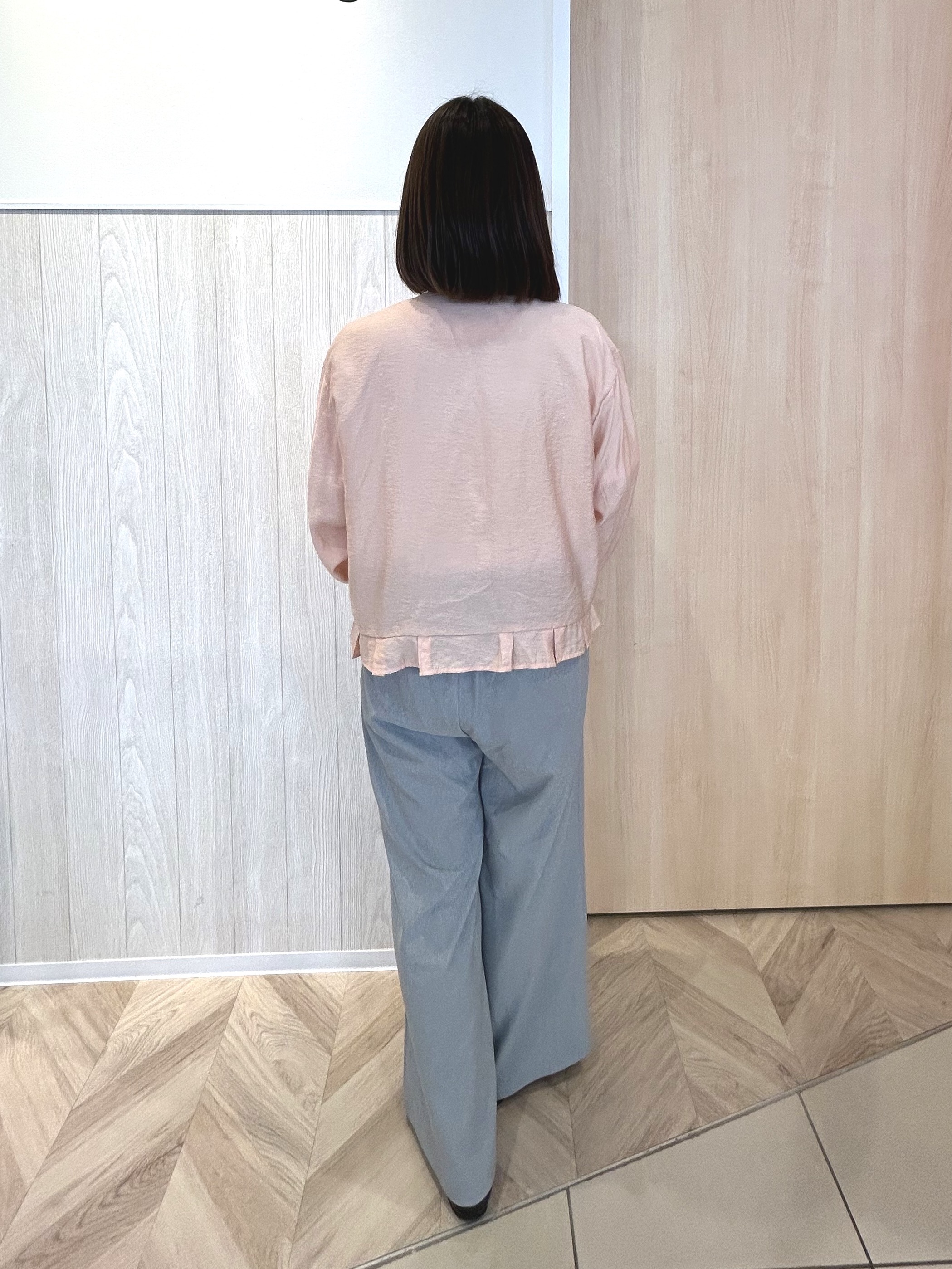 tomoさんの「SHOO･LA･RUE｜【洗濯機可/UV/S-LL】程よい透け感 ノーカラーシアーブルゾン」を使ったコーディネート