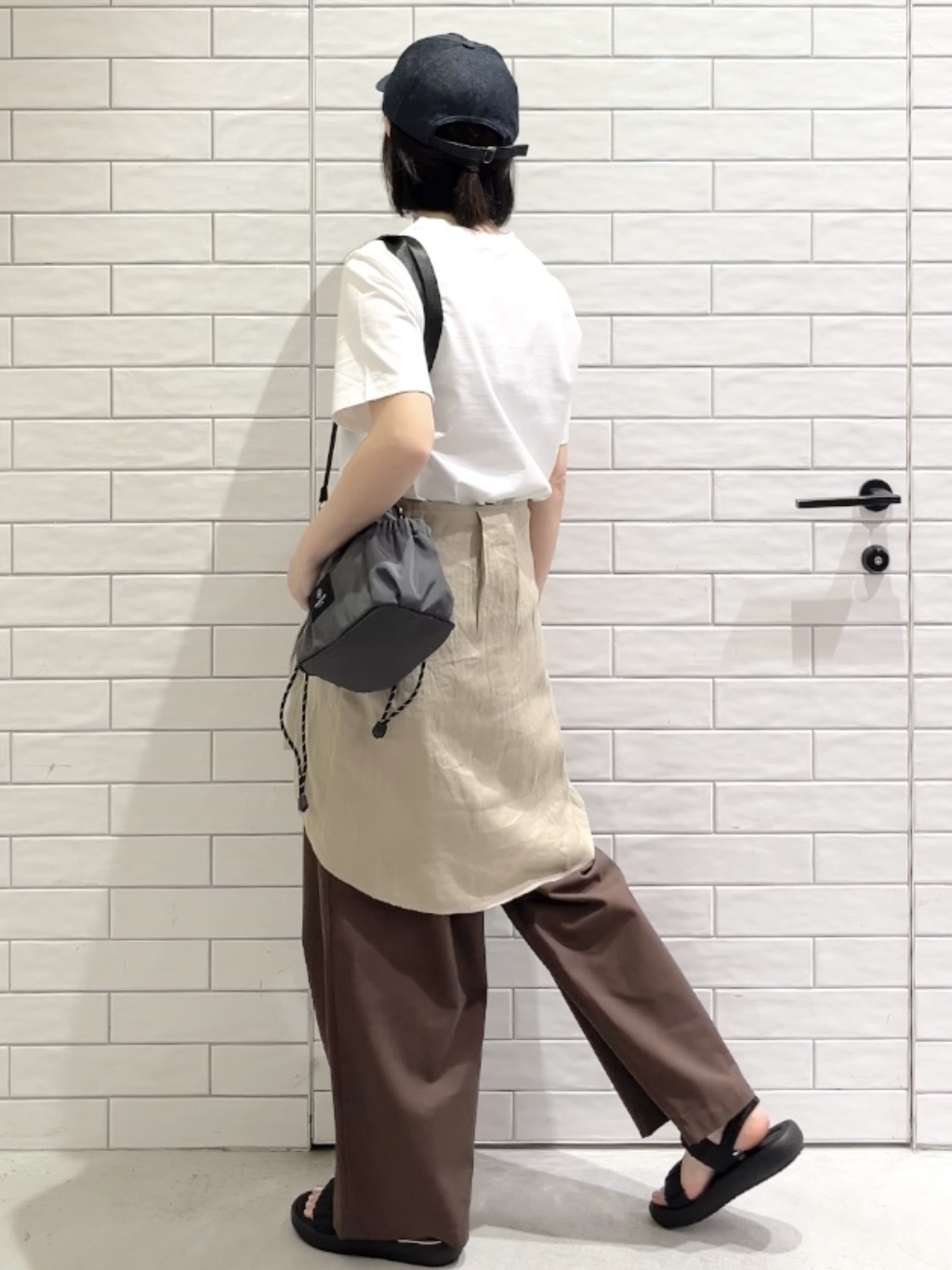 しおりさんの「OPAQUE.CLIP｜フレンチリネンシャツ／カシュクール【洗濯機OK】《5col》」を使ったコーディネート