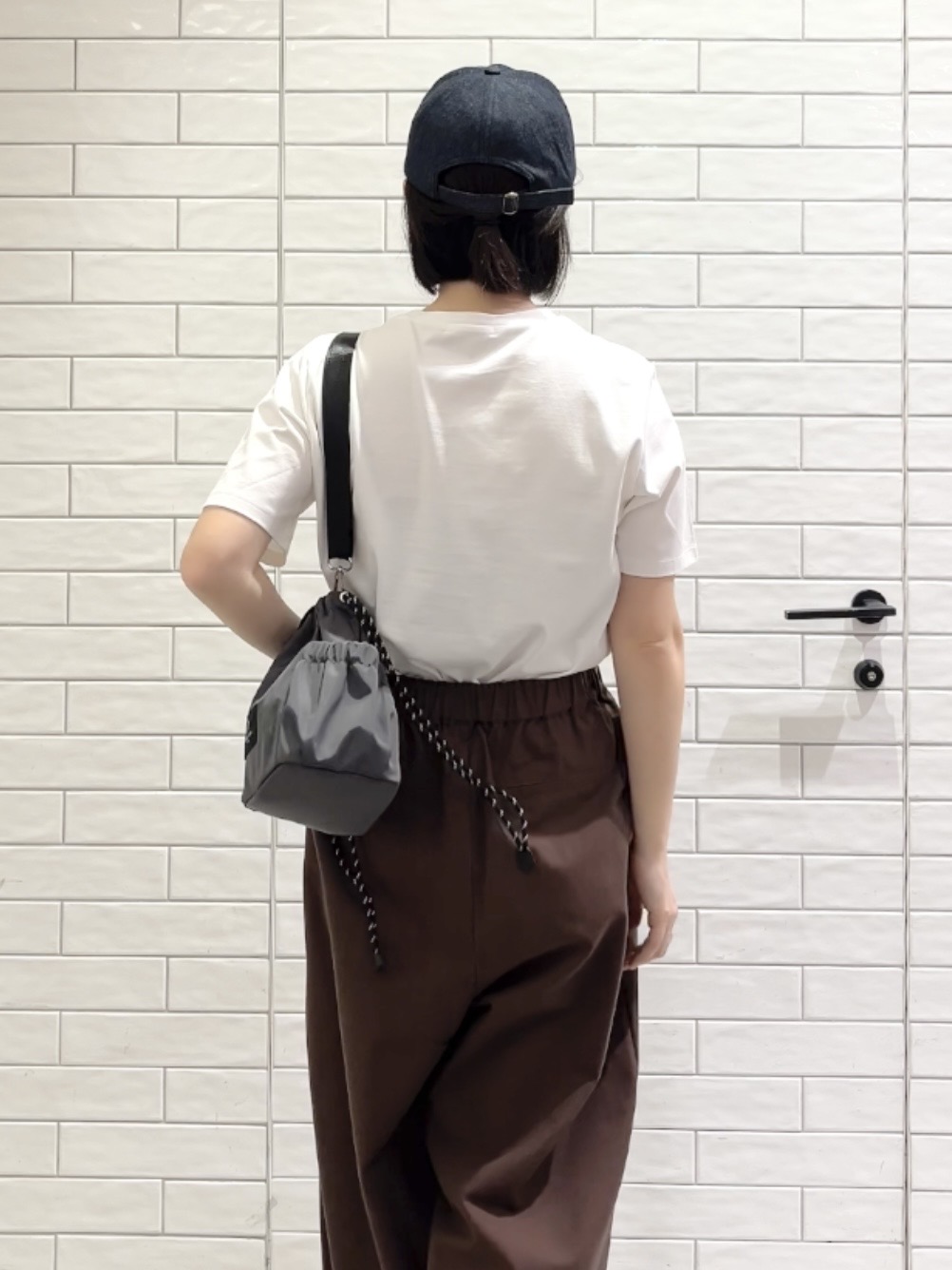 しおりさんの「OPAQUE.CLIP｜アソートロゴTシャツ【洗濯機OK】」を使ったコーディネート