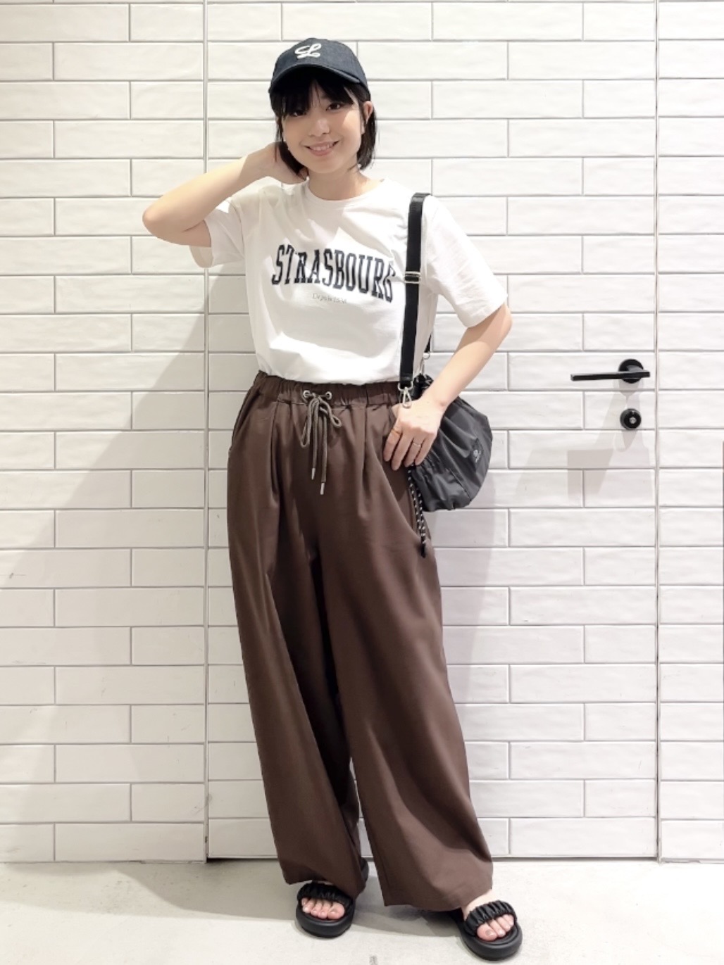 しおりさんの「OPAQUE.CLIP｜アソートロゴTシャツ【洗濯機OK】」を使ったコーディネート