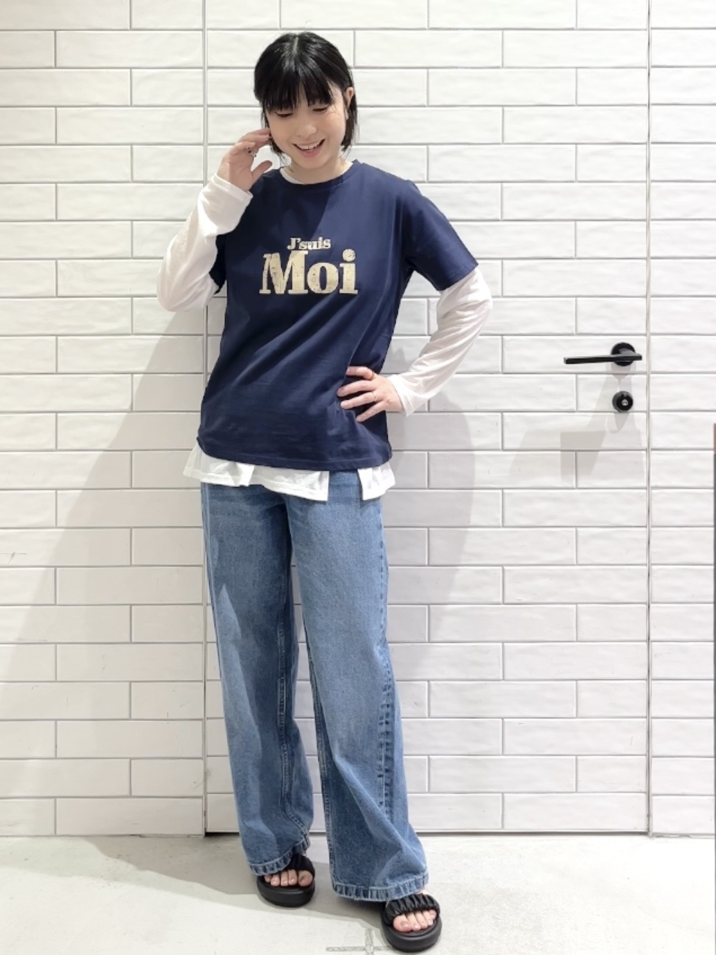 しおりさんの「OPAQUE.CLIP｜アソートロゴTシャツ【洗濯機OK】」を使ったコーディネート