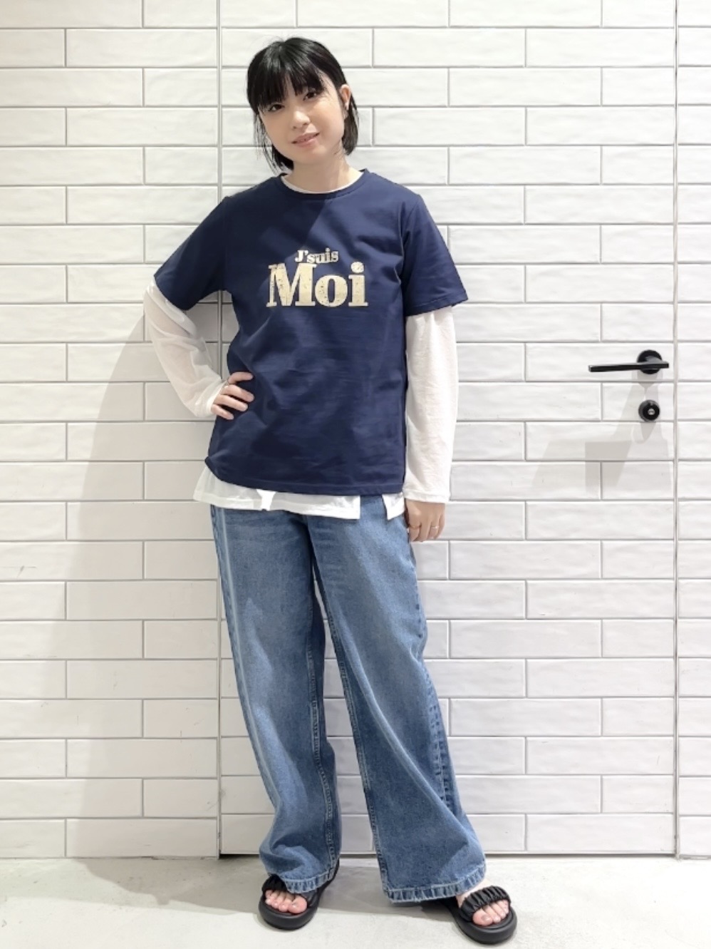 しおりさんの「OPAQUE.CLIP｜アソートロゴTシャツ【洗濯機OK】」を使ったコーディネート
