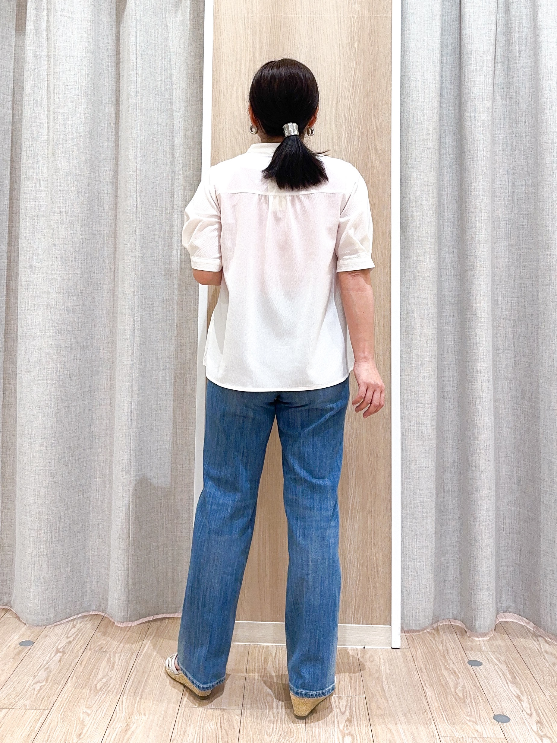 naoさんの「grove｜【体型カバー】ON・OFF使えるスモッキングタックブラウス」を使ったコーディネート