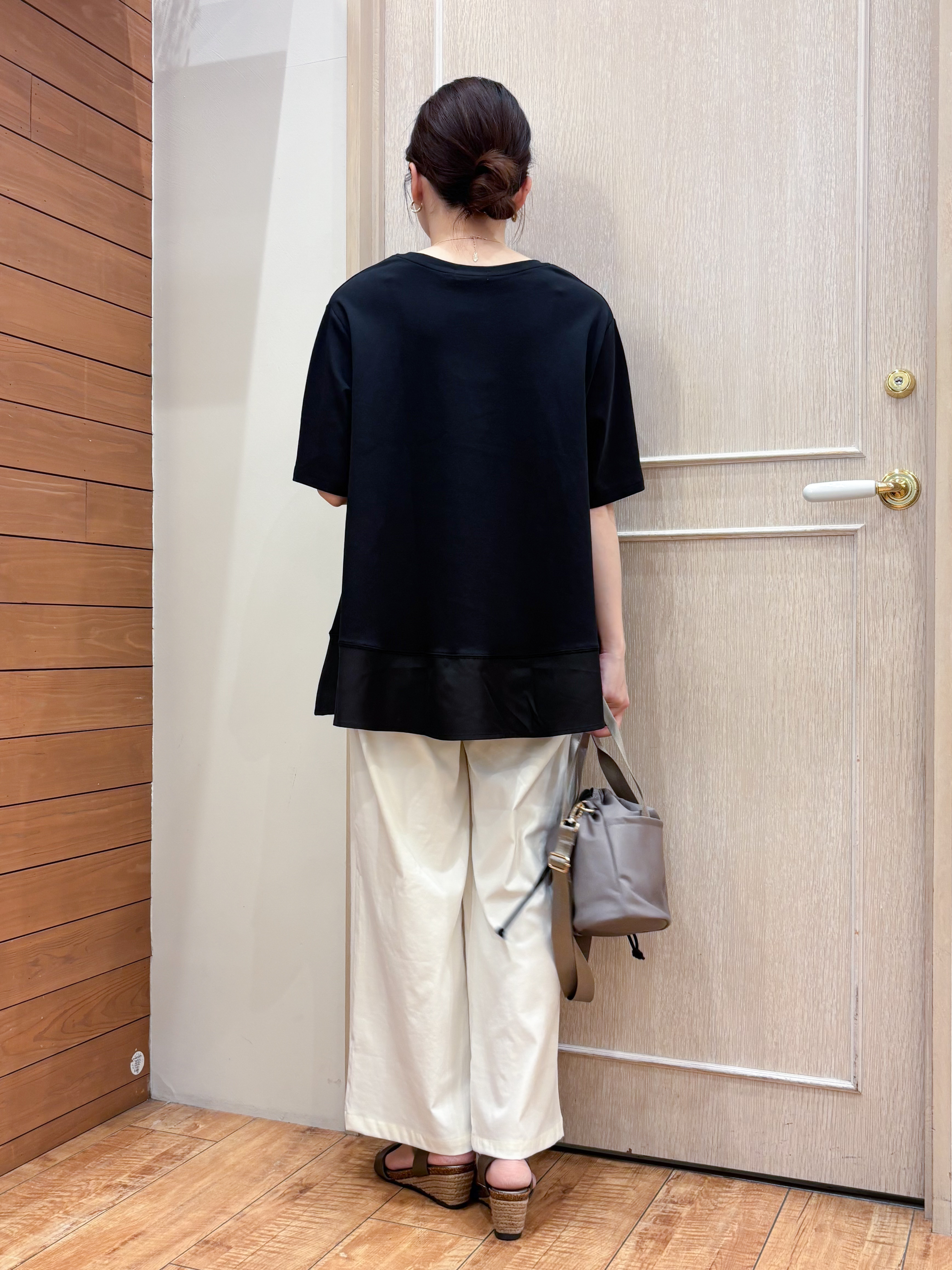 なみさんの「SHOO･LA･RUE｜【UV/抗菌防臭/洗濯機可】体型カバーも叶う 裾切り替えAライントップス」を使ったコーディネート