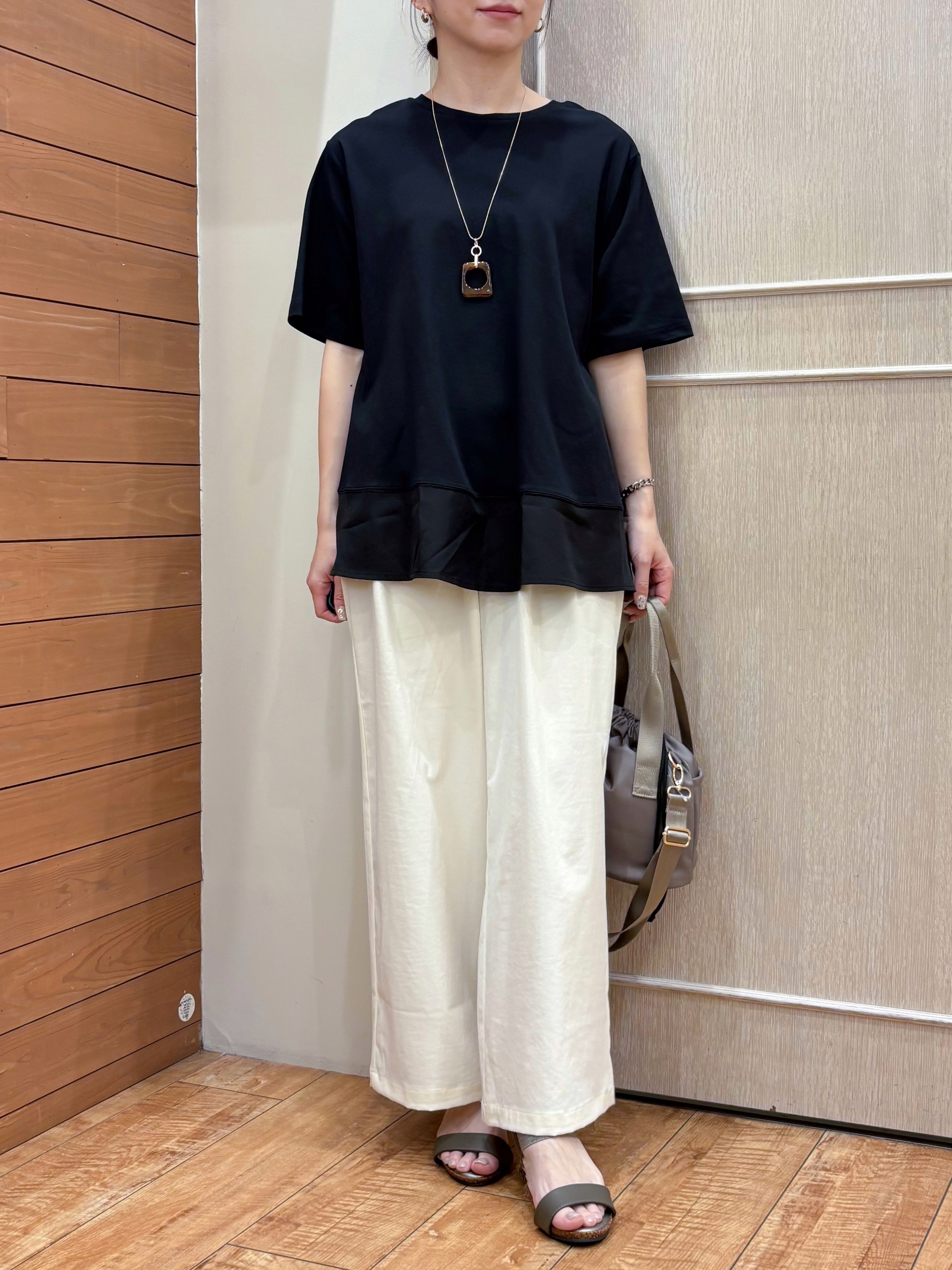 なみさんの「SHOO･LA･RUE｜【UV/抗菌防臭/洗濯機可】体型カバーも叶う 裾切り替えAライントップス」を使ったコーディネート