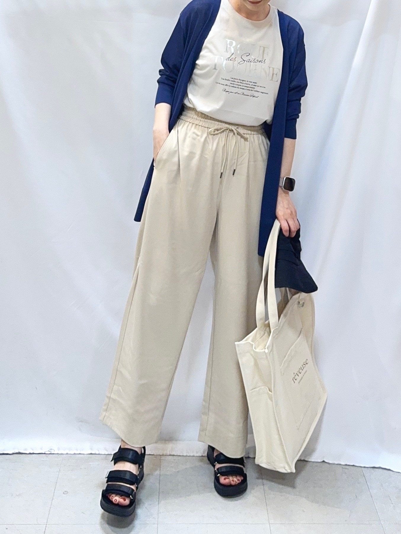 𝐇𝐢𝐫𝐨𝐦𝐢さんの「SHOO･LA･RUE｜【洗濯機可/S-LL】着る方がすっきり見えに マルチに使えるミドルトッパーカーディガン」を使ったコーディネート