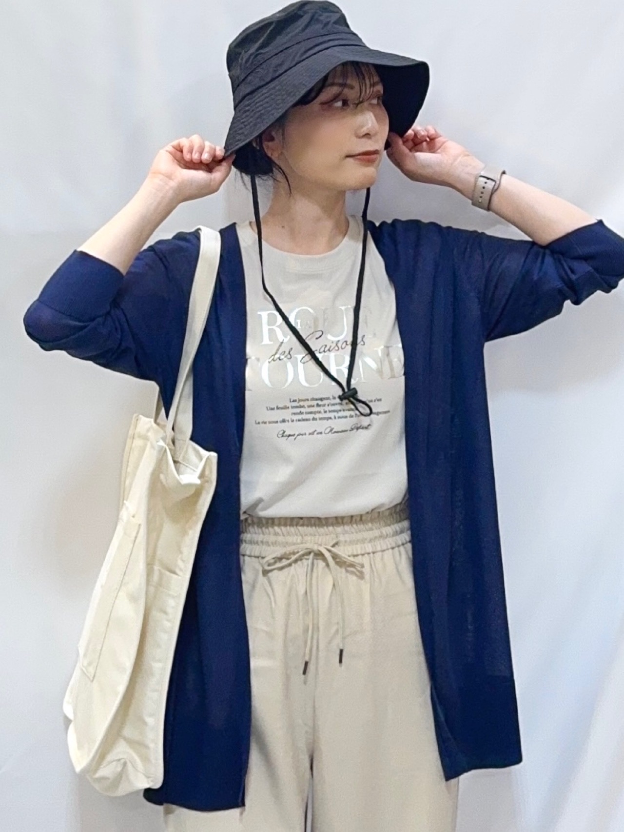 𝐇𝐢𝐫𝐨𝐦𝐢さんの「SHOO･LA･RUE｜【洗濯機可/S-LL】着る方がすっきり見えに マルチに使えるミドルトッパーカーディガン」を使ったコーディネート