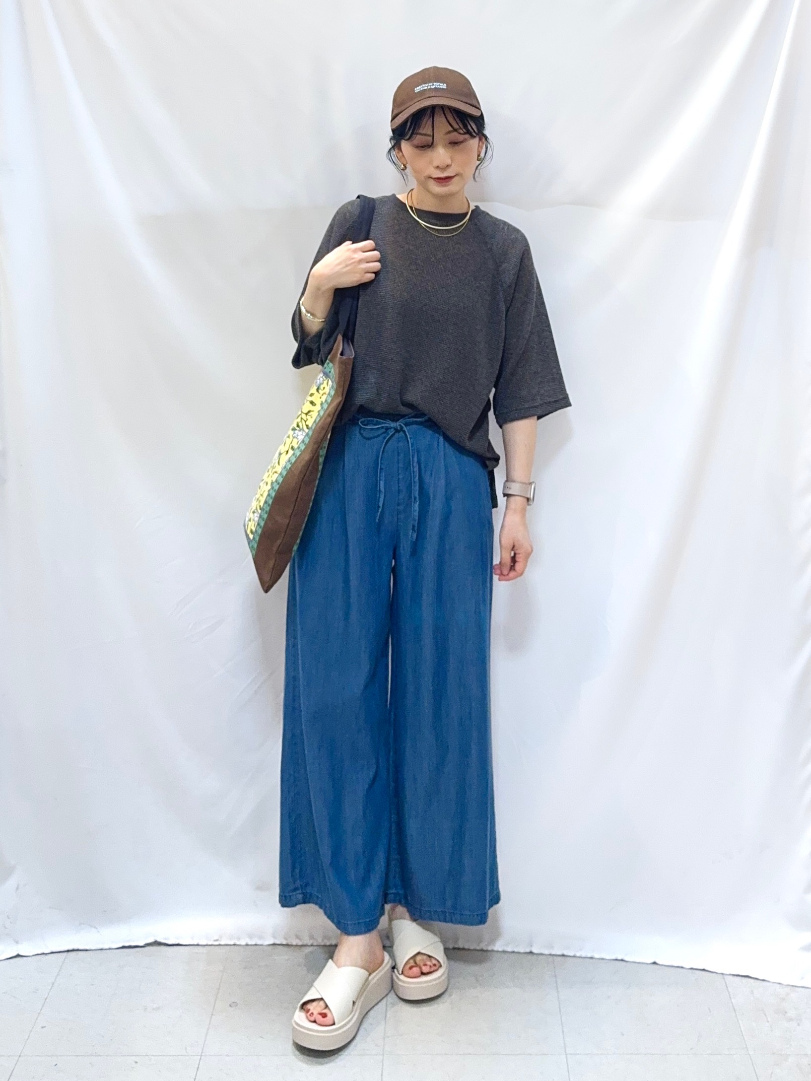 𝐇𝐢𝐫𝐨𝐦𝐢さんの「SHOO･LA･RUE｜【着丈選べる】ウエストリボン デニムイージーワイドパンツ」を使ったコーディネート