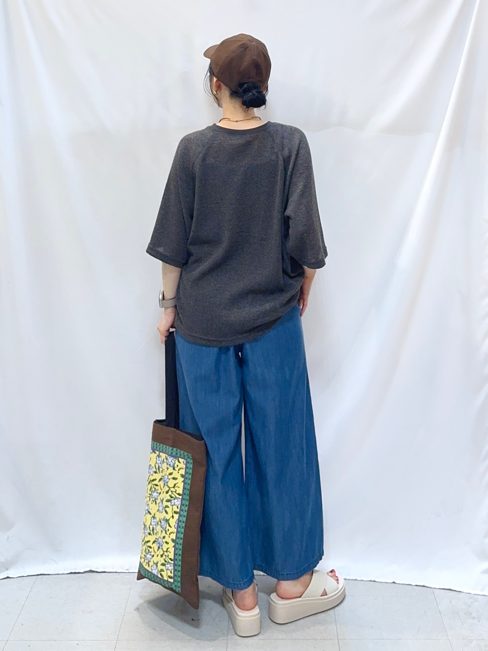 𝐇𝐢𝐫𝐨𝐦𝐢さんの「SHOO･LA･RUE｜【着丈選べる】ウエストリボン デニムイージーワイドパンツ」を使ったコーディネート
