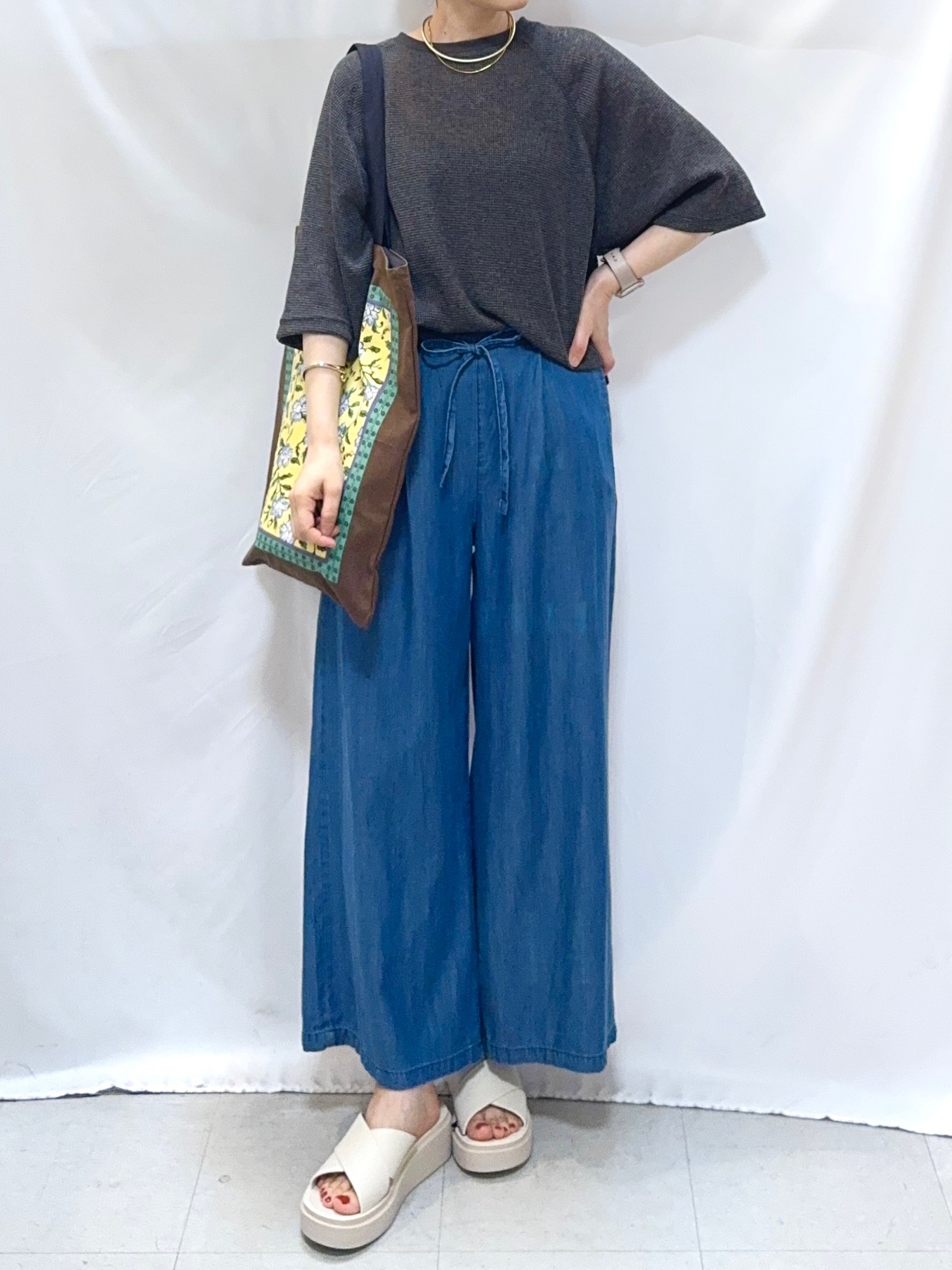 𝐇𝐢𝐫𝐨𝐦𝐢さんの「SHOO･LA･RUE｜【着丈選べる】ウエストリボン デニムイージーワイドパンツ」を使ったコーディネート