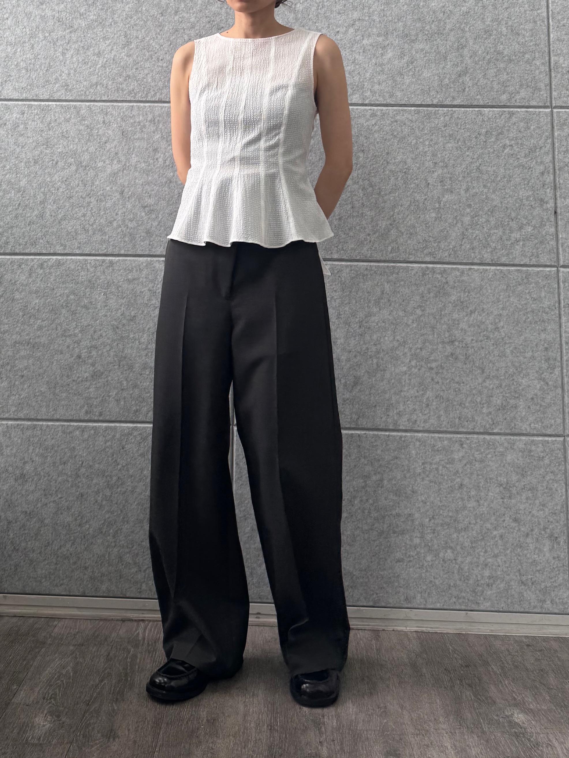 designer yukaさんの「CODE A｜turn up chic trousers」を使ったコーディネート
