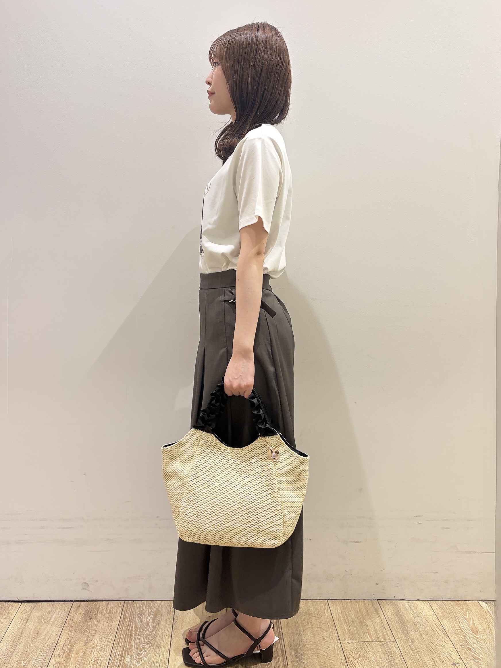 MOMOさんの「index｜【接触冷感／UVケア】転写箔プリントTシャツ《洗濯機OK》」を使ったコーディネート