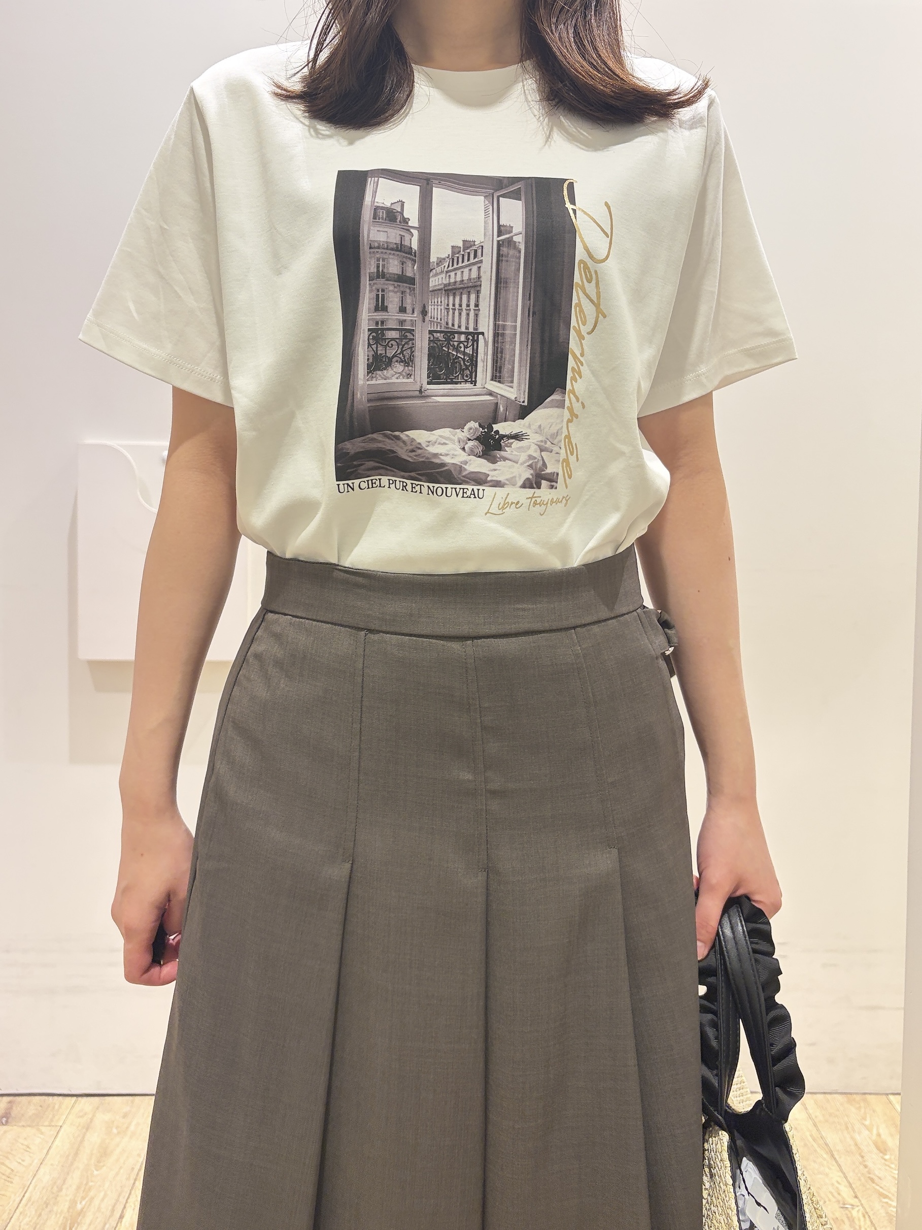 MOMOさんの「index｜【接触冷感／UVケア】転写箔プリントTシャツ《洗濯機OK》」を使ったコーディネート